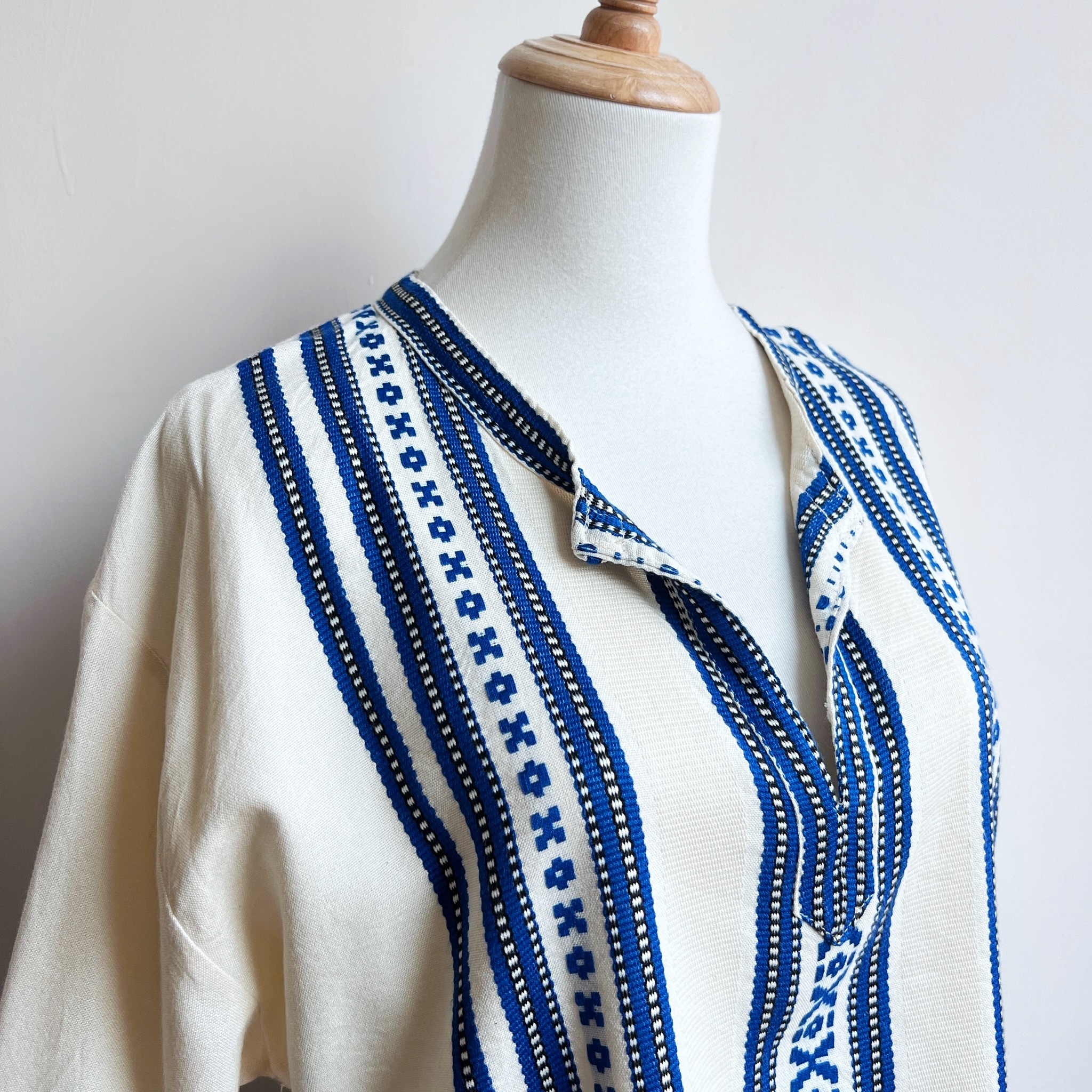 希臘製藍紋刺繡棉麻上衣