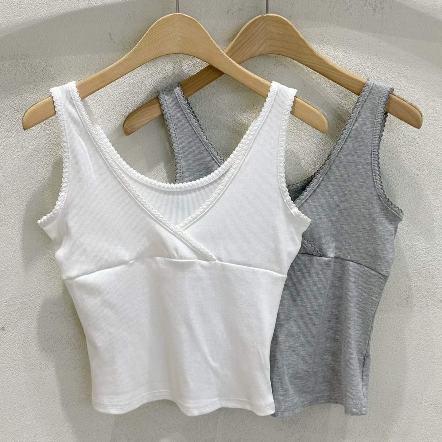 SU6134 花邊交叠V領背心