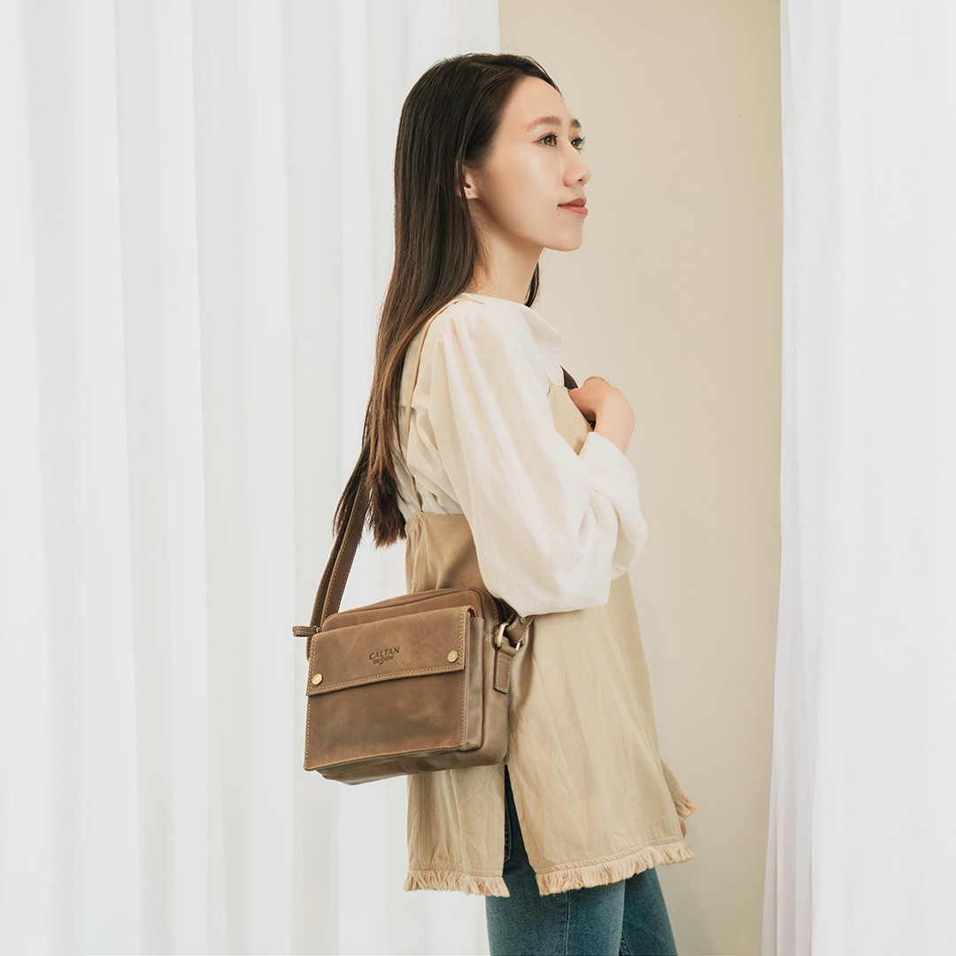 簡單風格真皮輕巧郵差包-五色(5507)