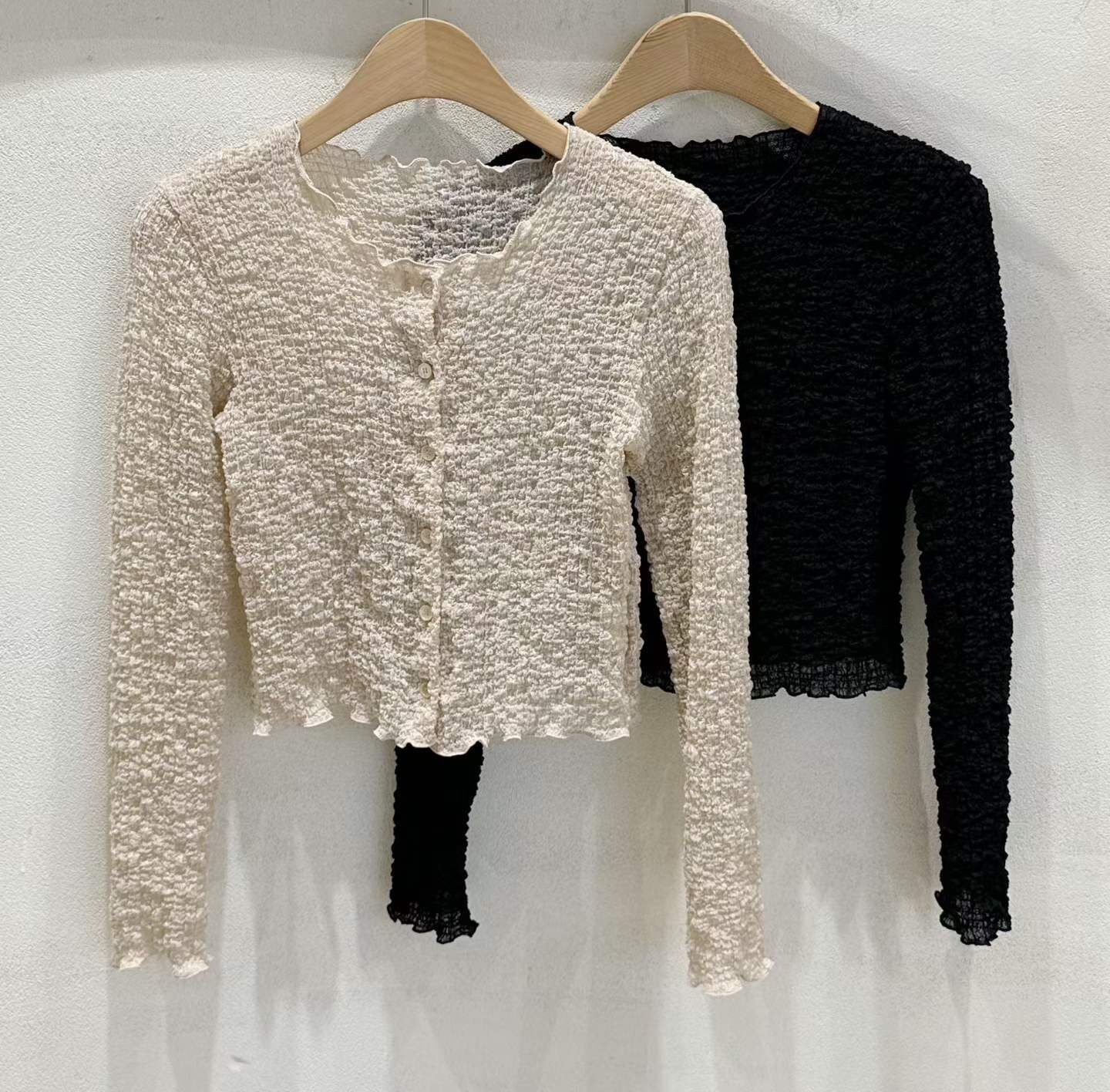 SU6145 泡泡紗木耳邊排扣外套