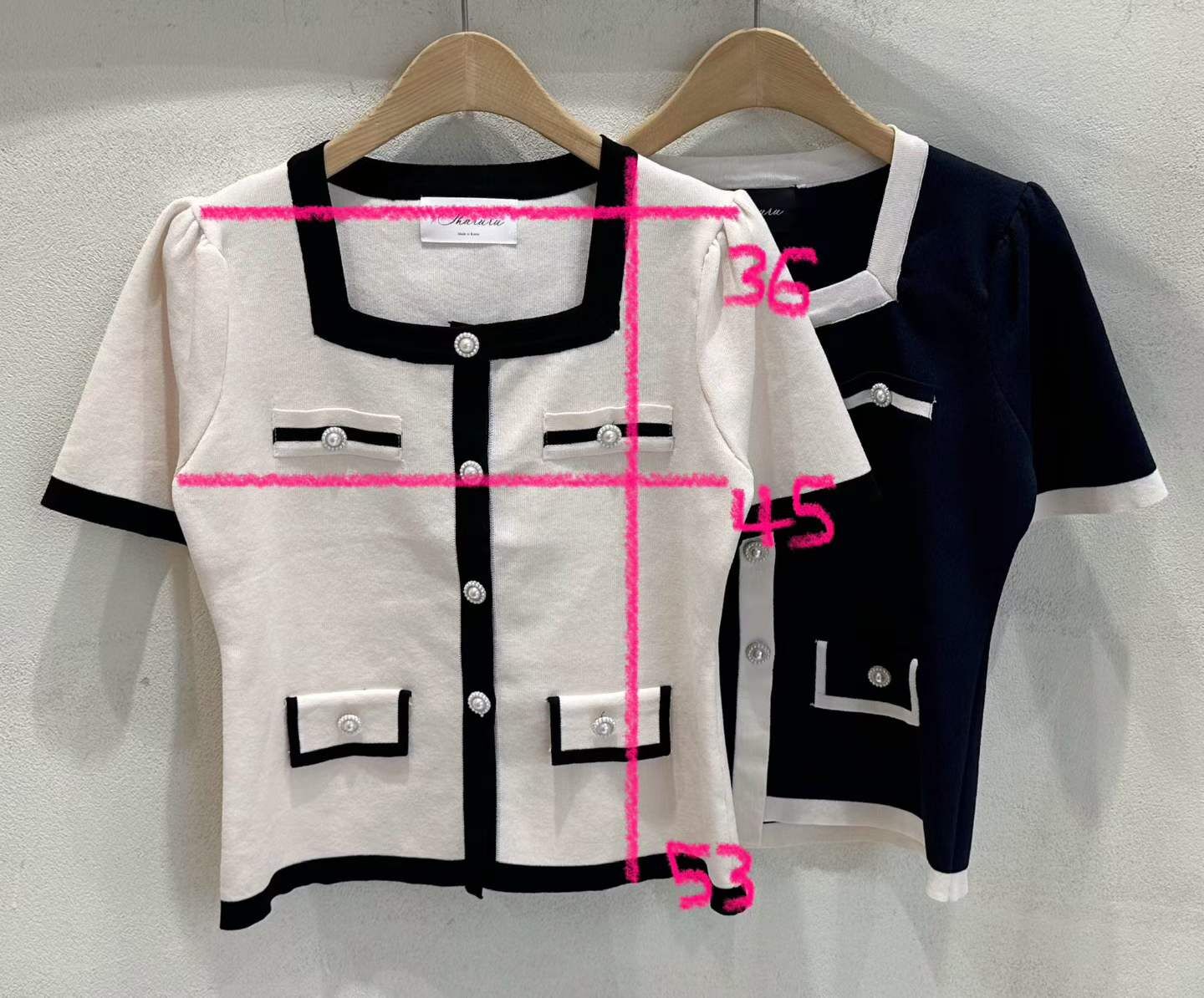 SU6111 小香撞色珍珠排扣上衣