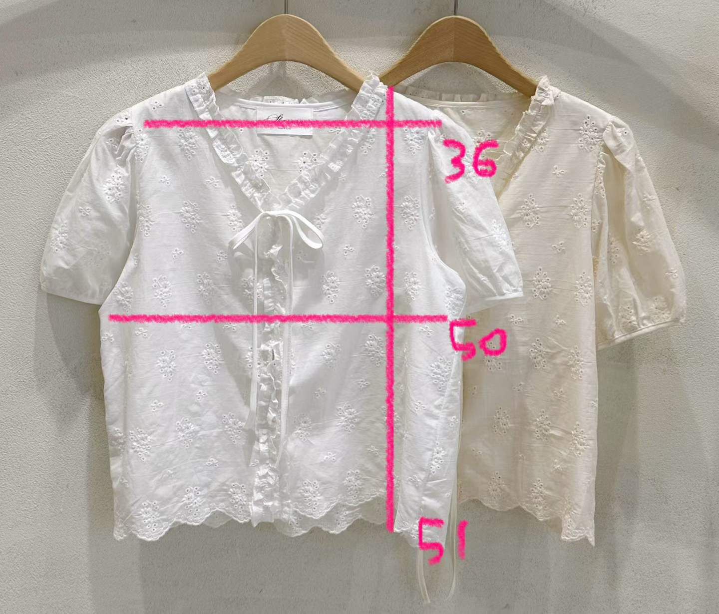 SU6124 荷葉花花刺綉蝴蝶結V領上衣