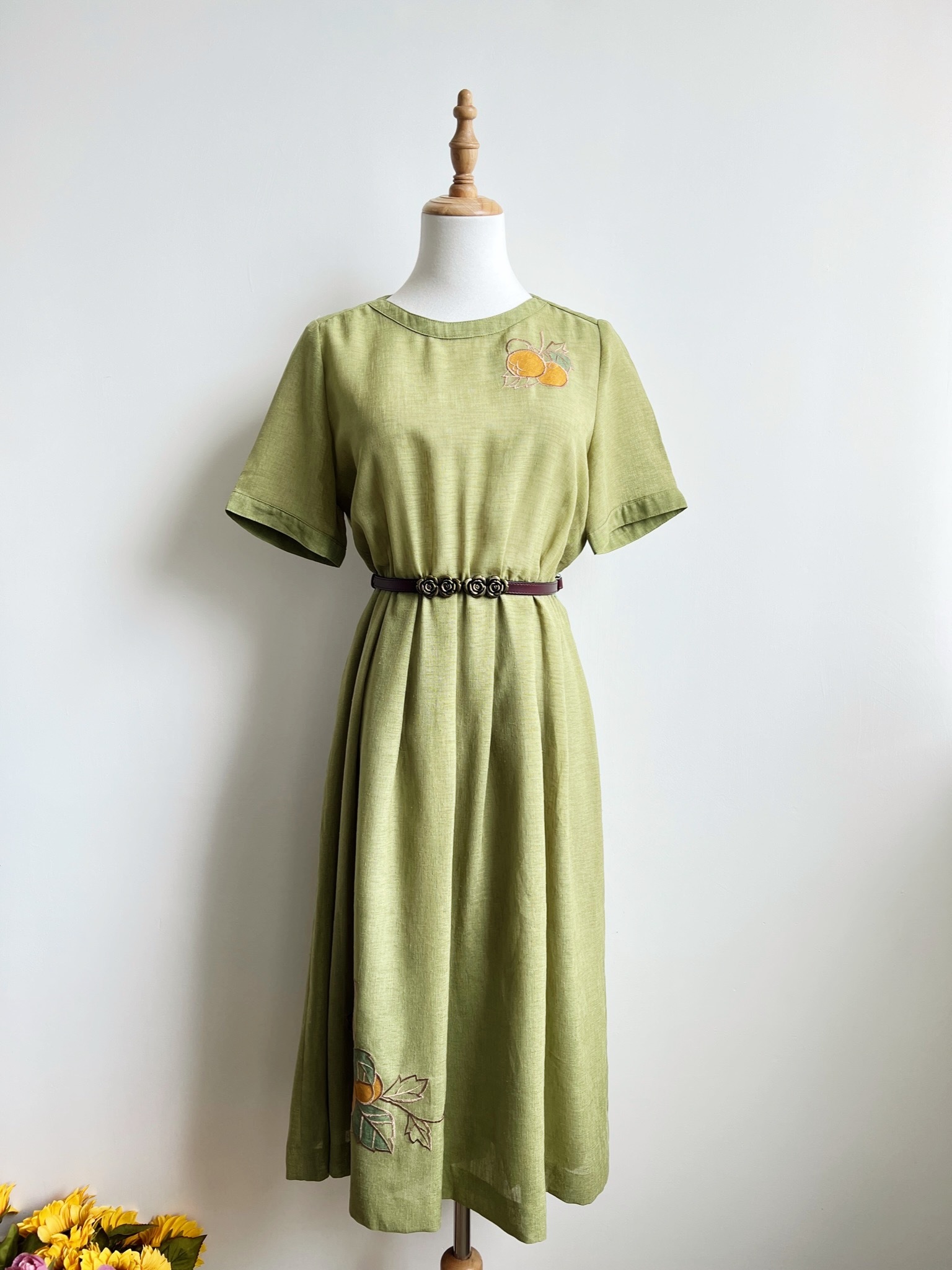 Chalet Blanc 抺茶綠色果實刺繡連身裙
