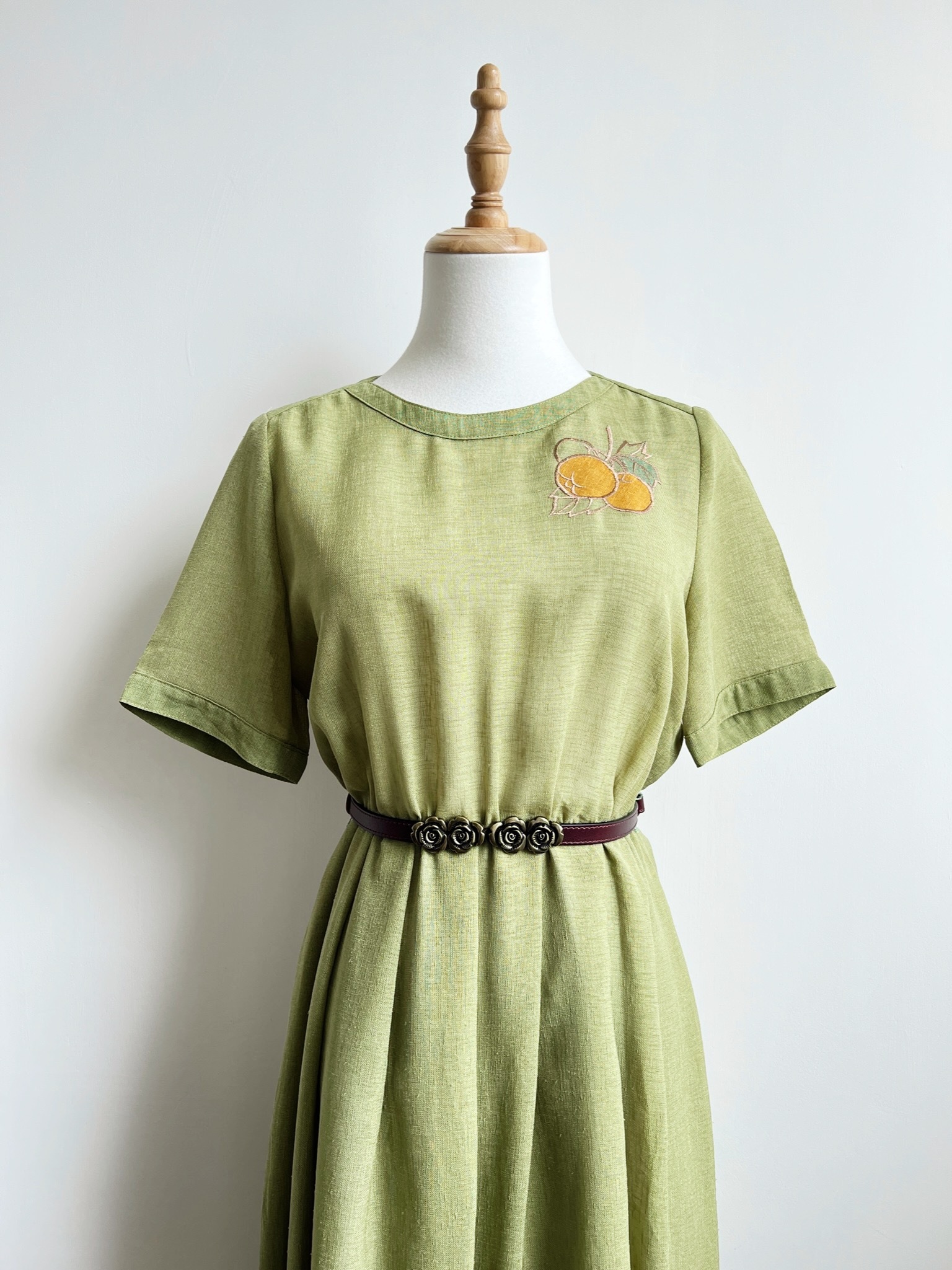 Chalet Blanc 抺茶綠色果實刺繡連身裙