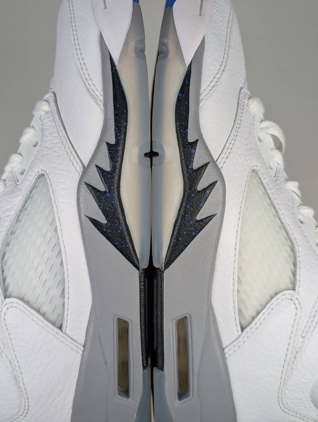 微瑕疵-左右腳鞋底泛黃&右腳內側掉漆&左腳鞋面微色差 DD0587-140/8.5 Air Jordan 5“ Stealth 2.0” 白藍 男鞋