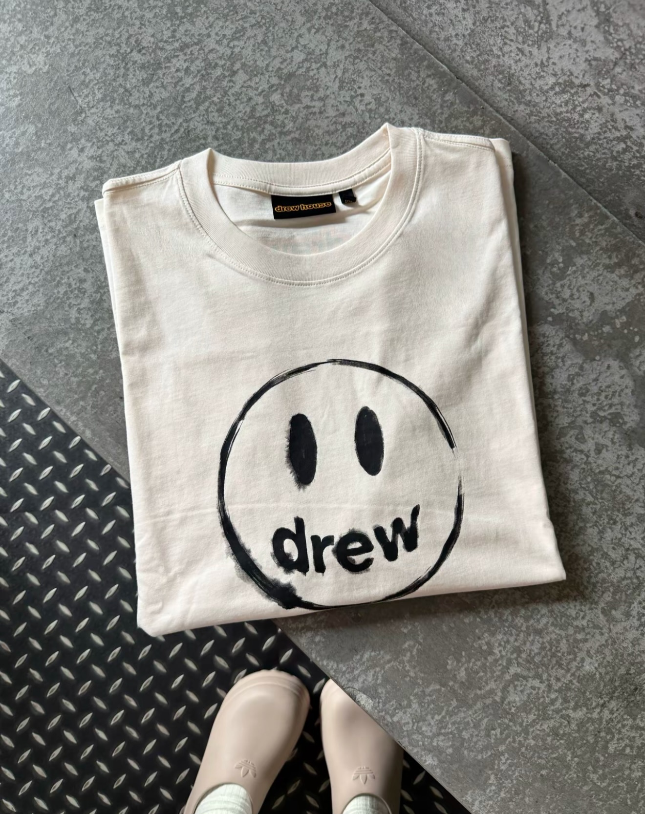 Drew House SS26 Ink Wash Mascot 水墨塗鴉短袖 Natural米色