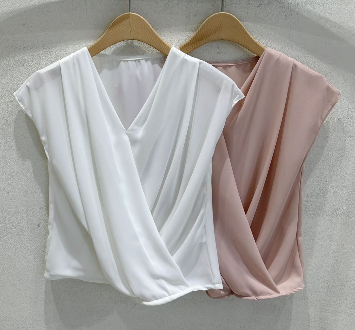 SU6149 垂感V領交叠氣質上衣