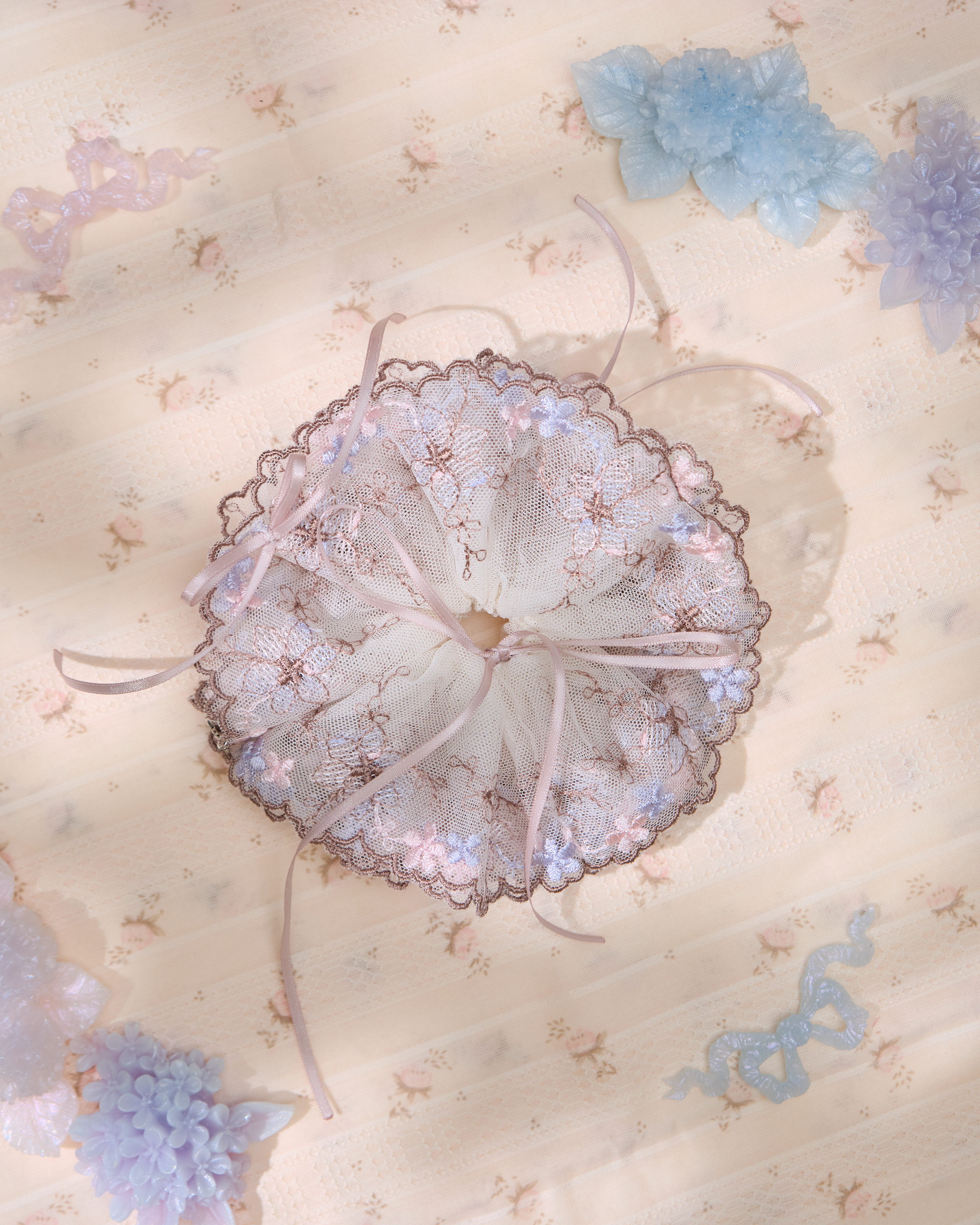 13590 Sweet Bubbly Scrunchie