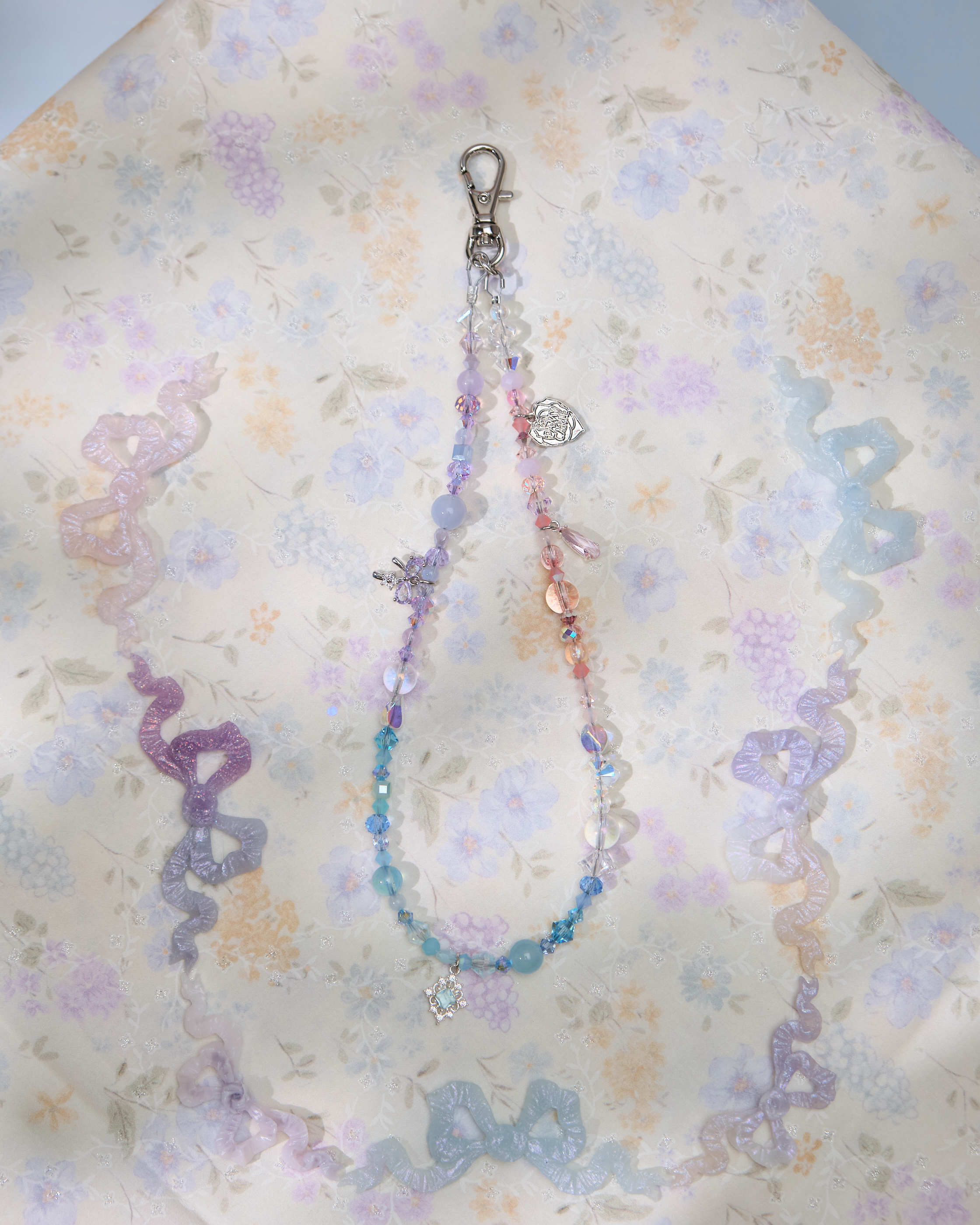 13584 ShinyTwinkling Short Phone Strap