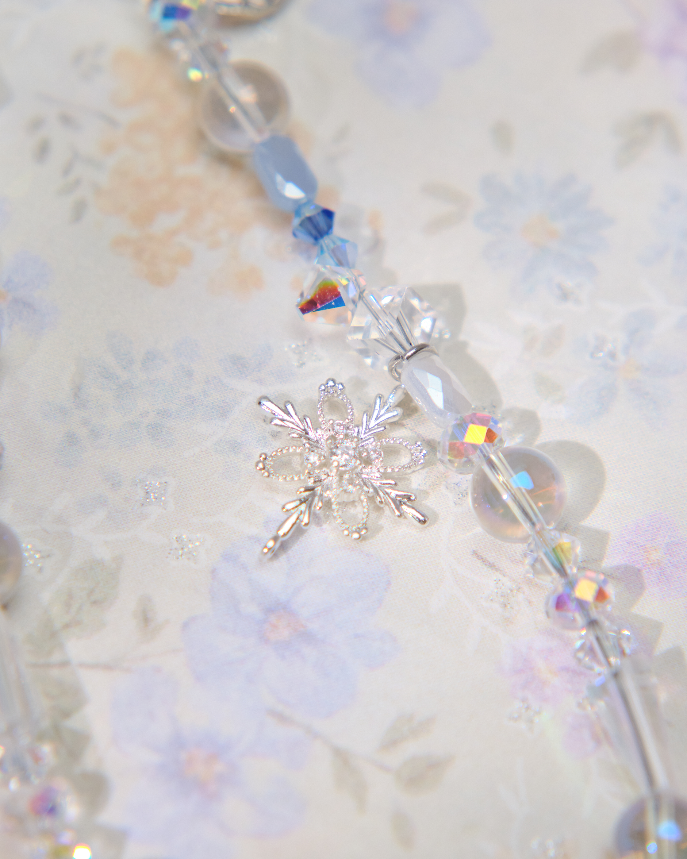 13583 ShinyTwinkling Short Phone Strap