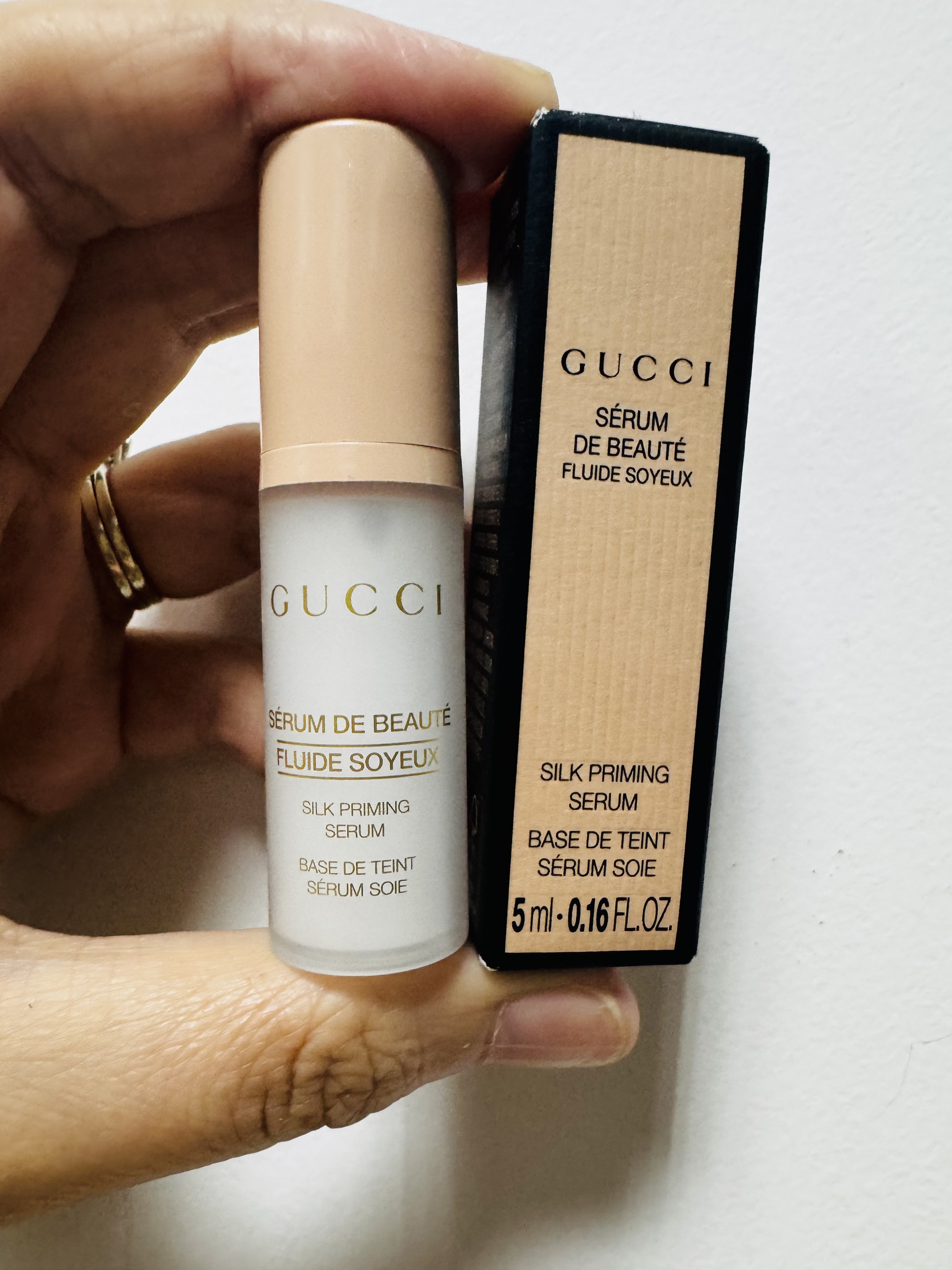 Gucci serum de beaute fluide soyeux 絲潤柔光妝前精華5ML**$35/1枝，2枝起$30