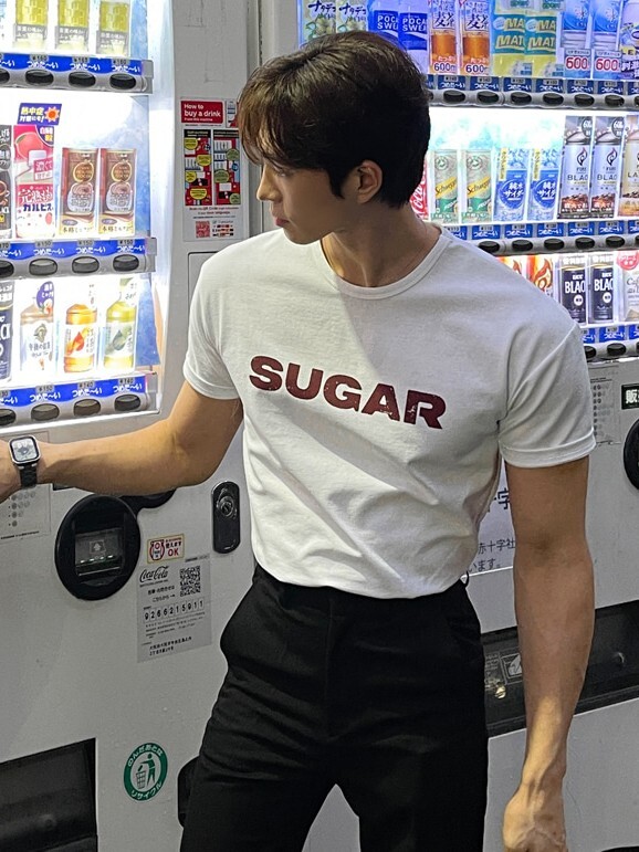 SUGAR 肌肉短袖T恤