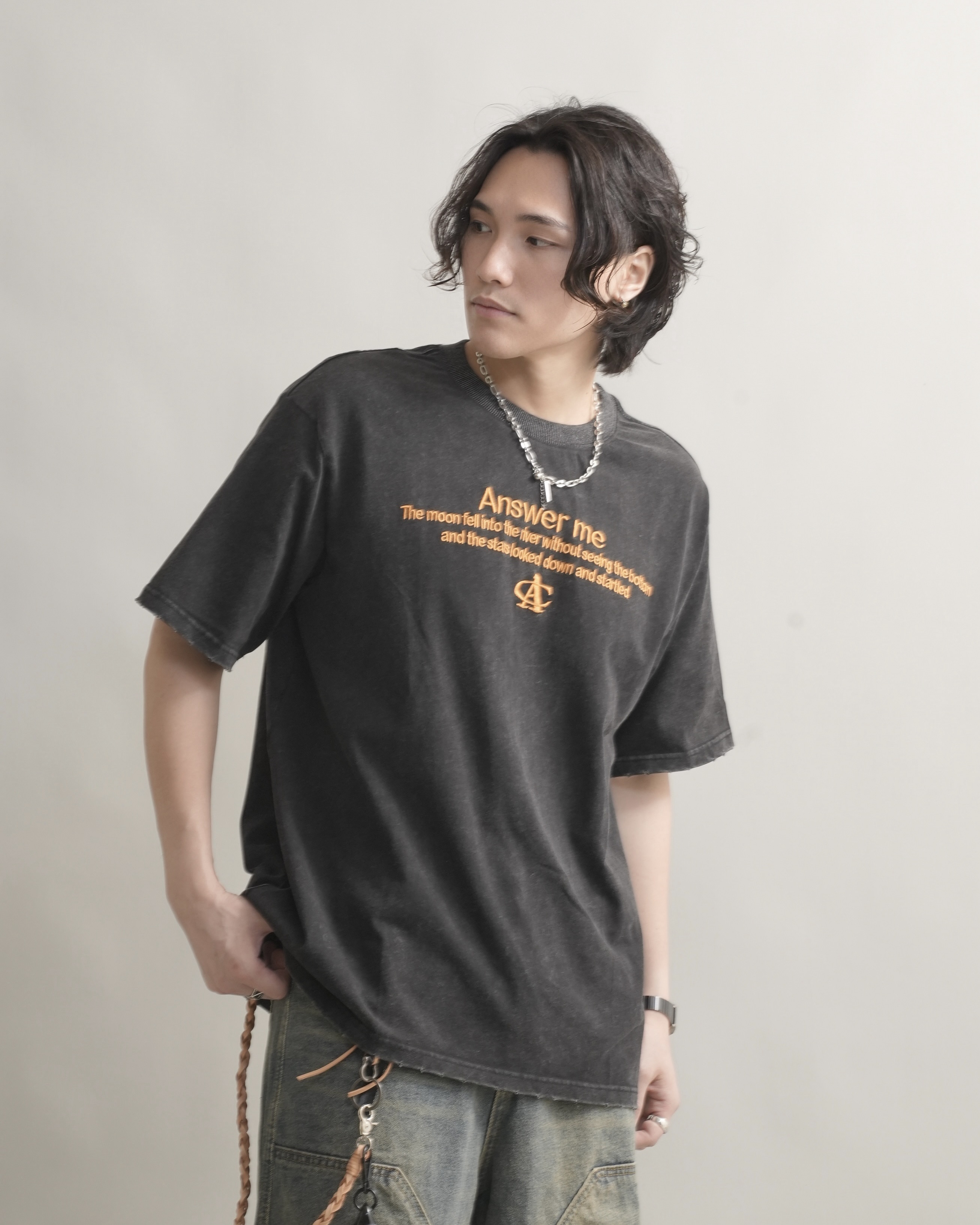 MR141 刺繡字母TEE - 黑色