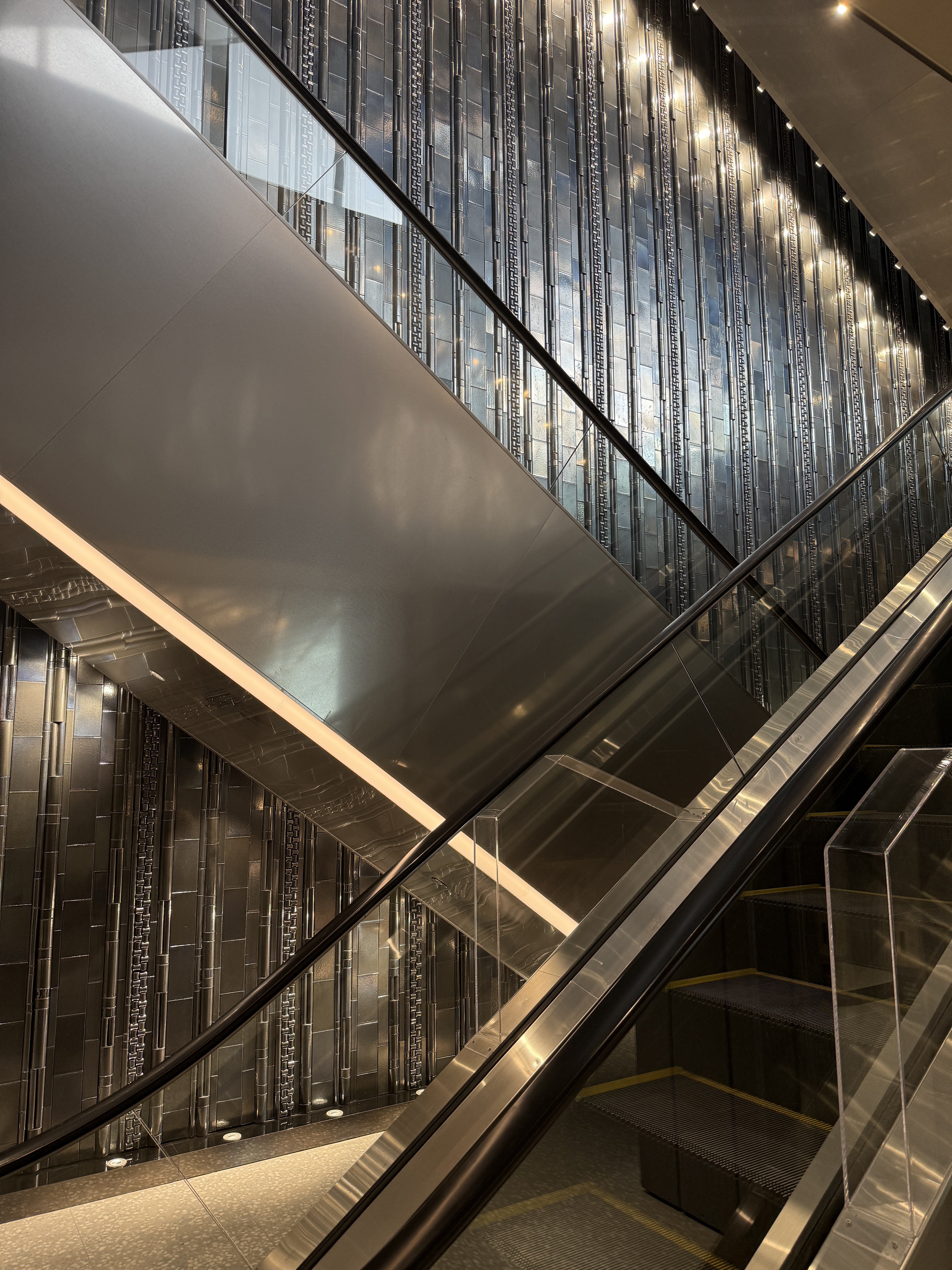 Escalator hall