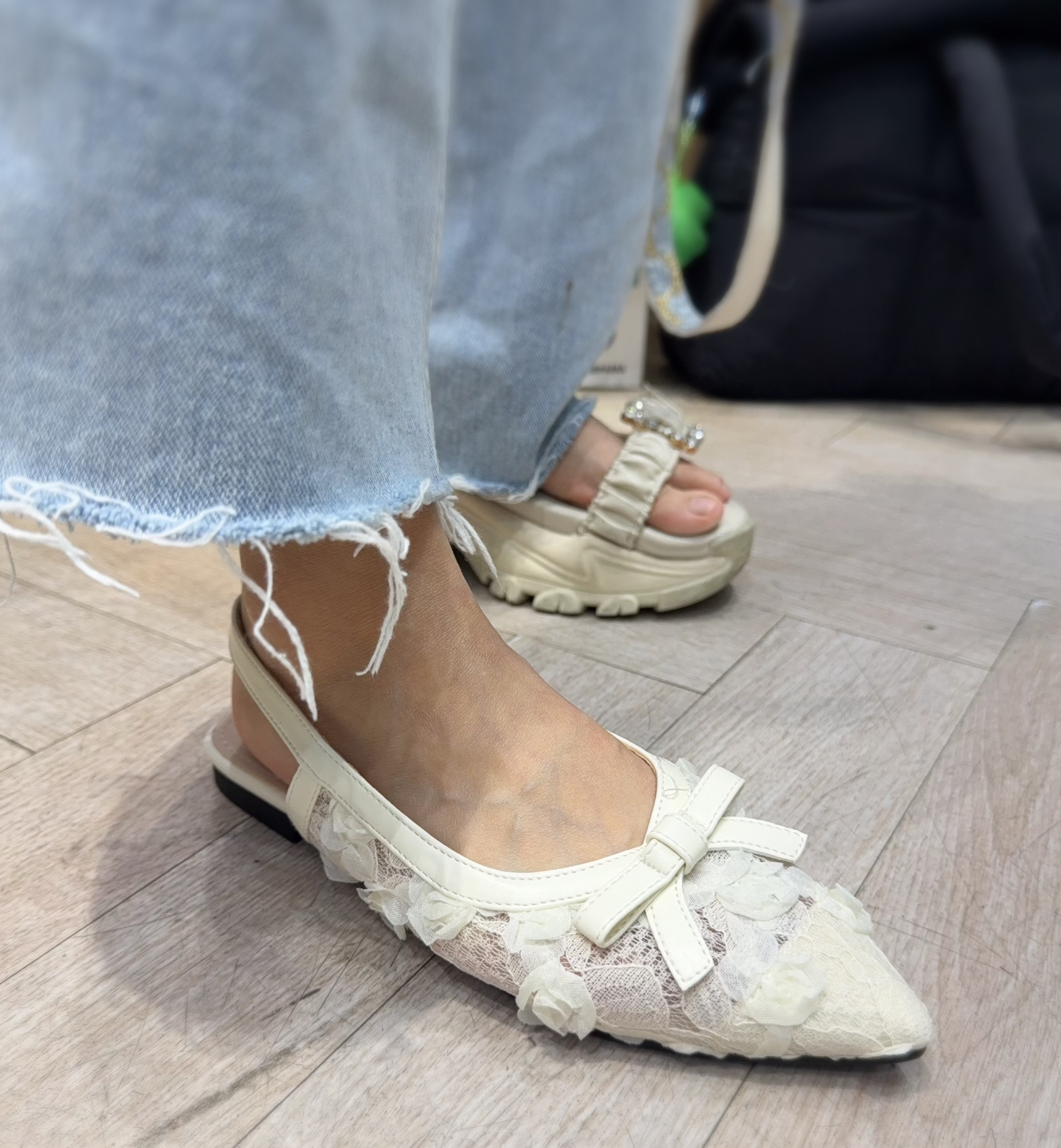 RN40  偏細  SIZE:230-250 $439 (一口價)