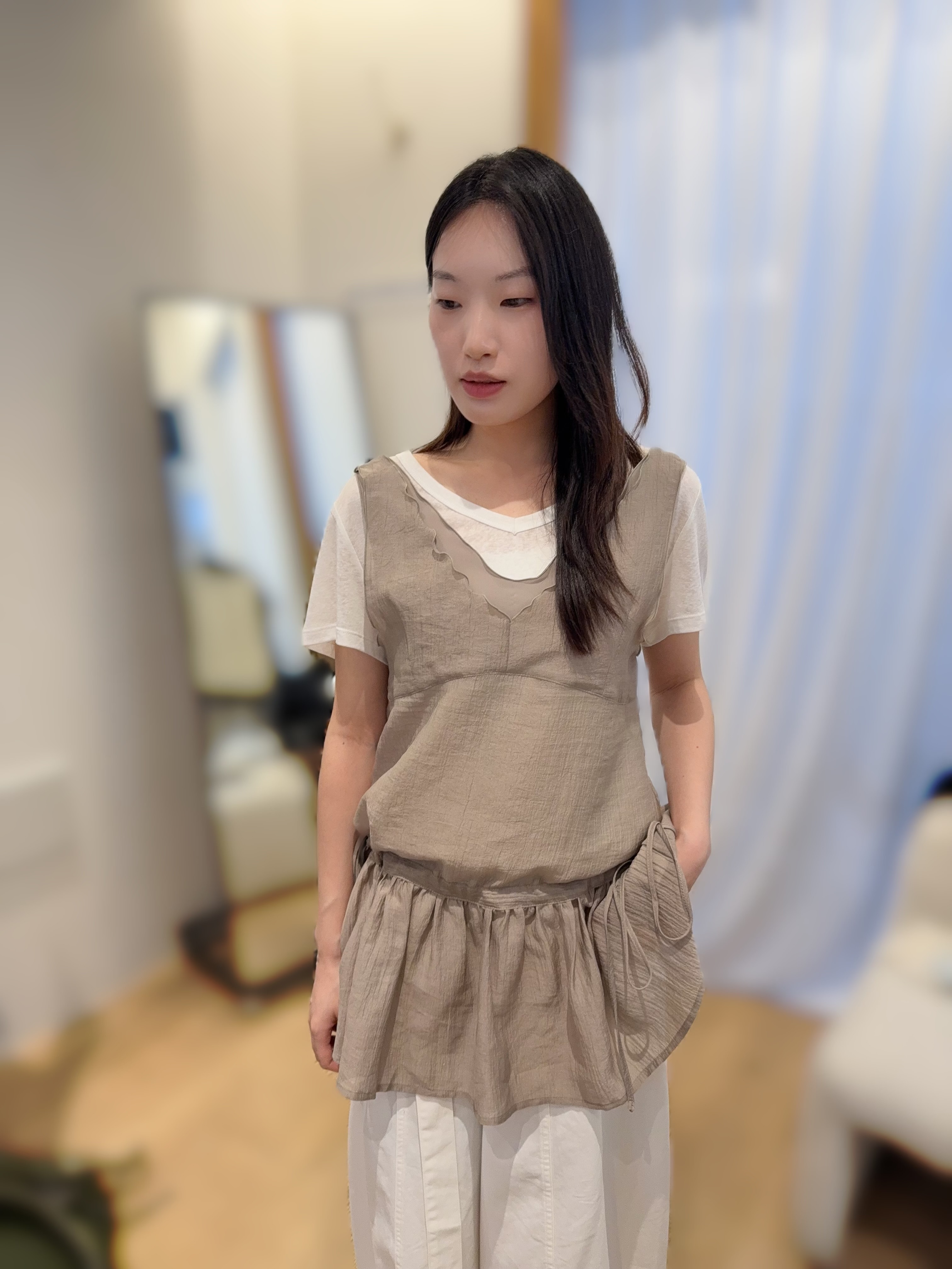 AQ22   天絲40 %   胸38  長28.5 $489 (一口價)