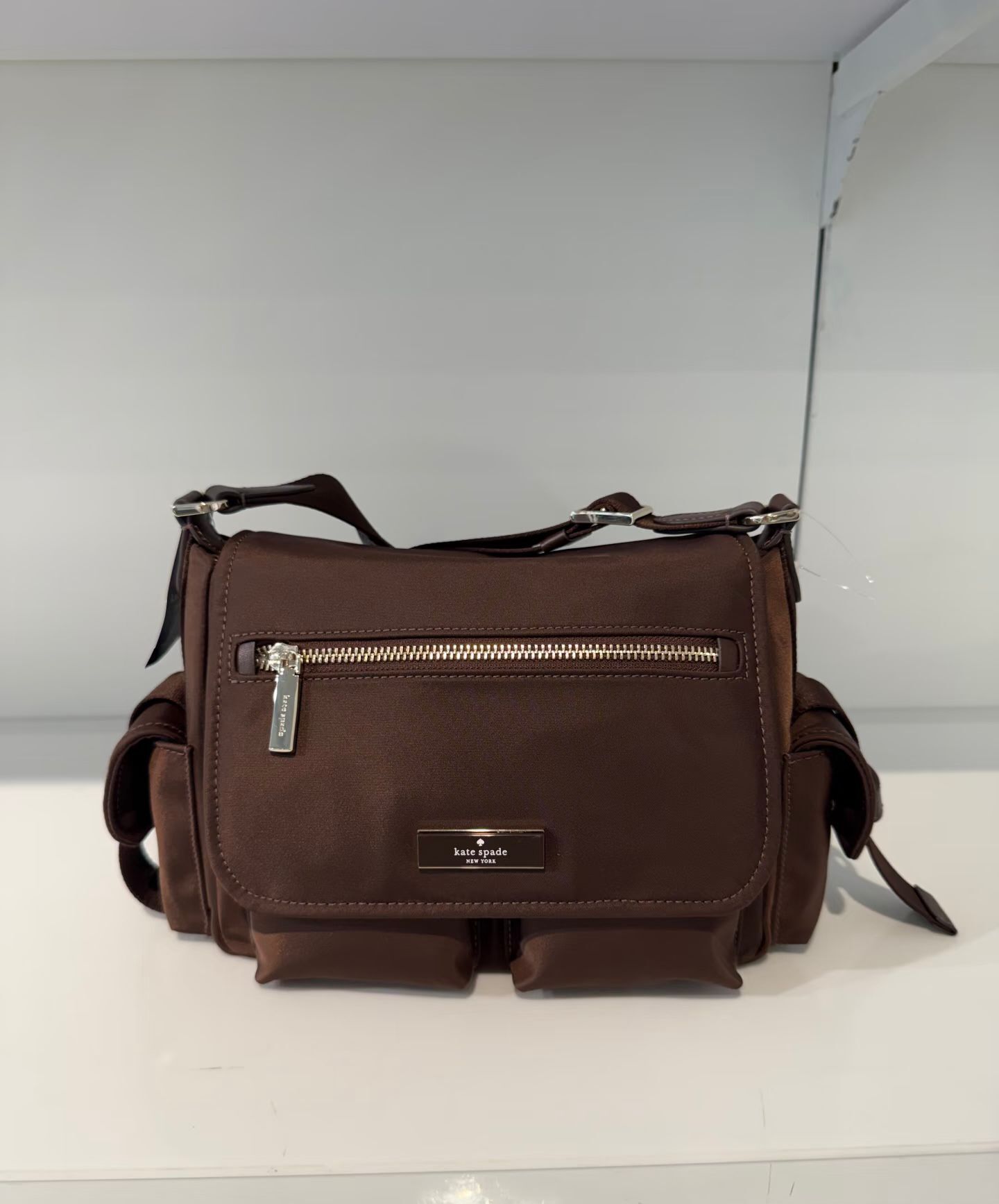 【預購】Kate Spade H043060 多口袋斜孭袋