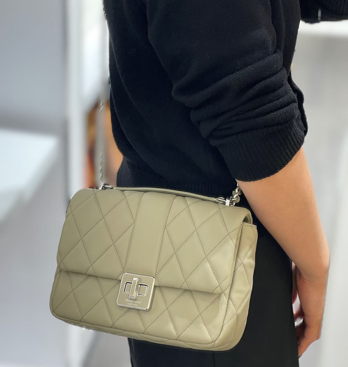 【預購】Kate Spade H043077 米色斜孭袋
