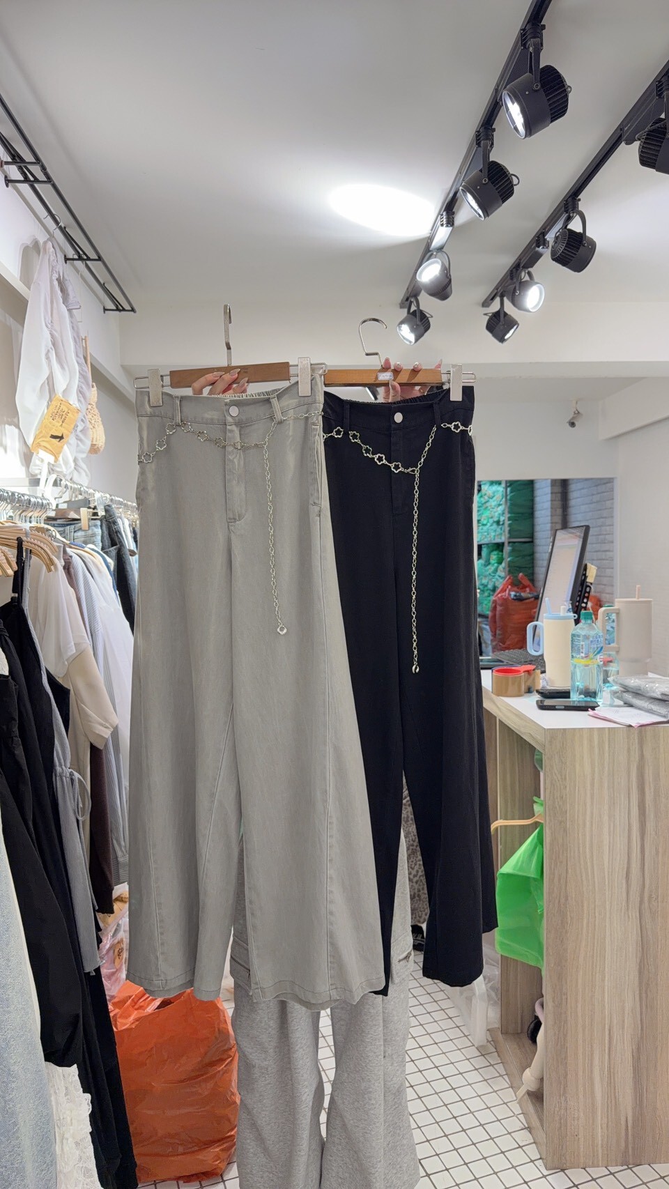 不修圖大長腿直筒褲（附小花鏈條） 2colors