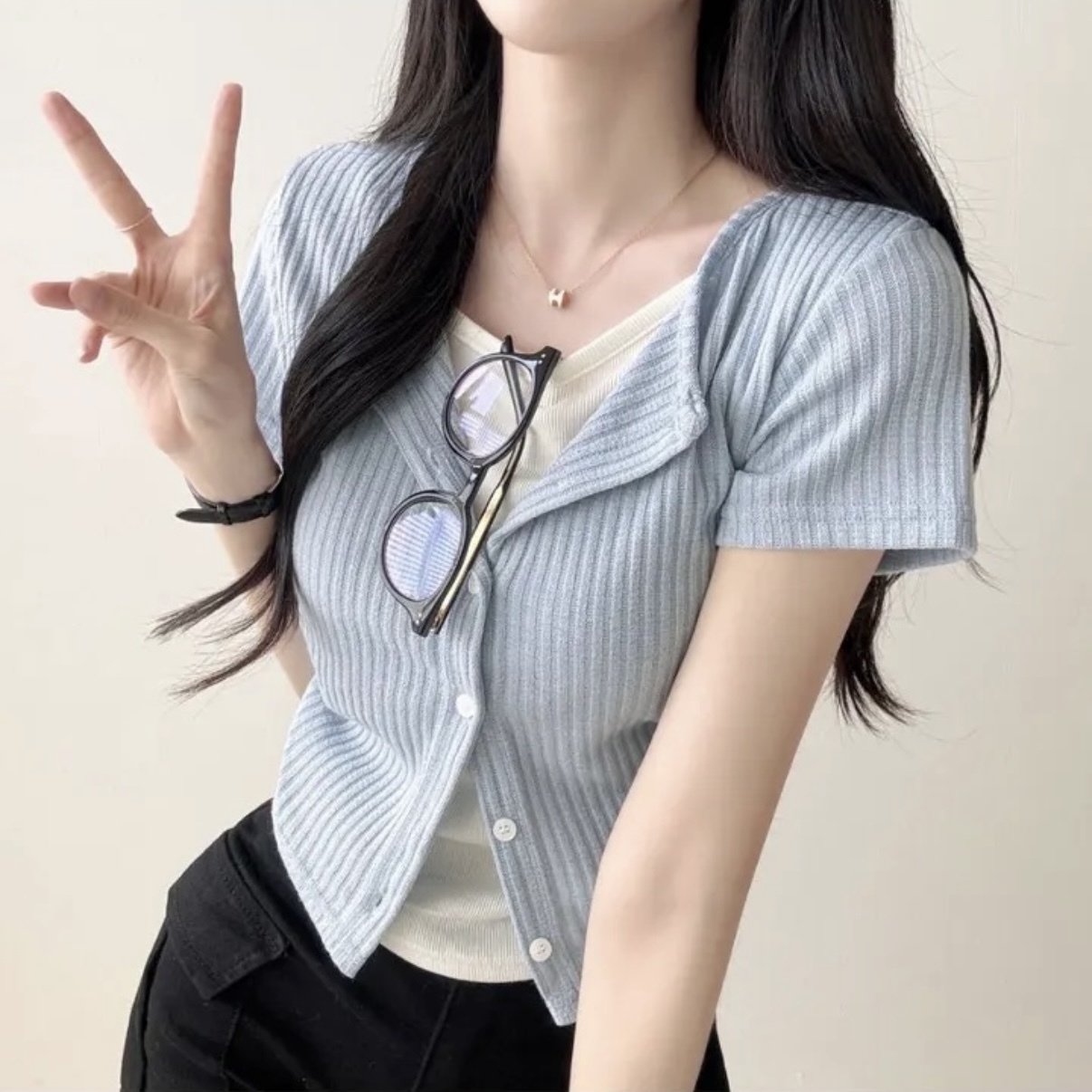 現貨!! 高質量*假兩件 甜美清新鈕扣短T 人氣新品❤️