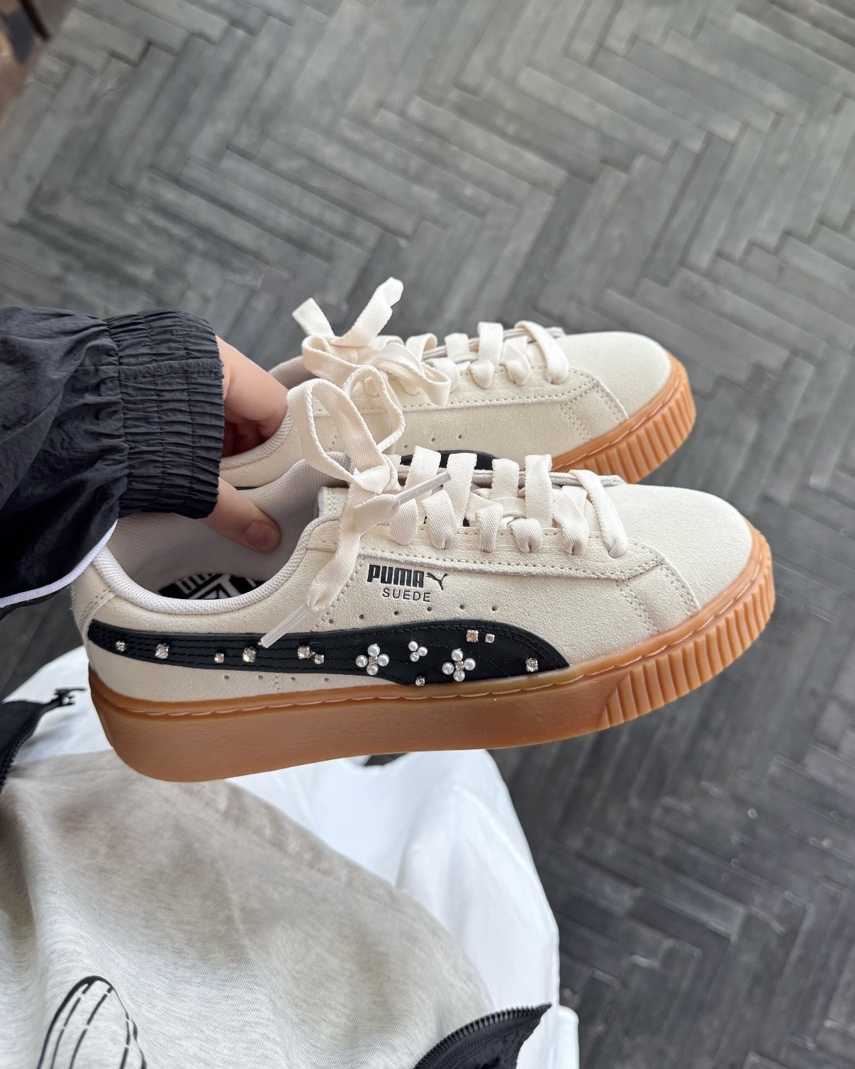 PUMA SUEDE PLATFORM 杏仁焦糖 奶油色 米灰 黑色 焦糖底 串珠 點鑽 厚底 增高 女鞋 400832-02 / 預購