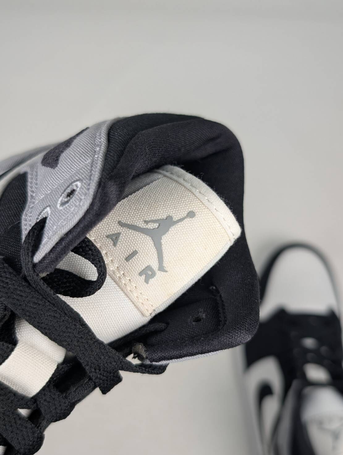 微瑕疵-右腳鞋舌泛黃 DV0427-100/8.5 Air Jordan 1 Mid SE "Canvas" 黑煙灰 帆布 女鞋 男女段