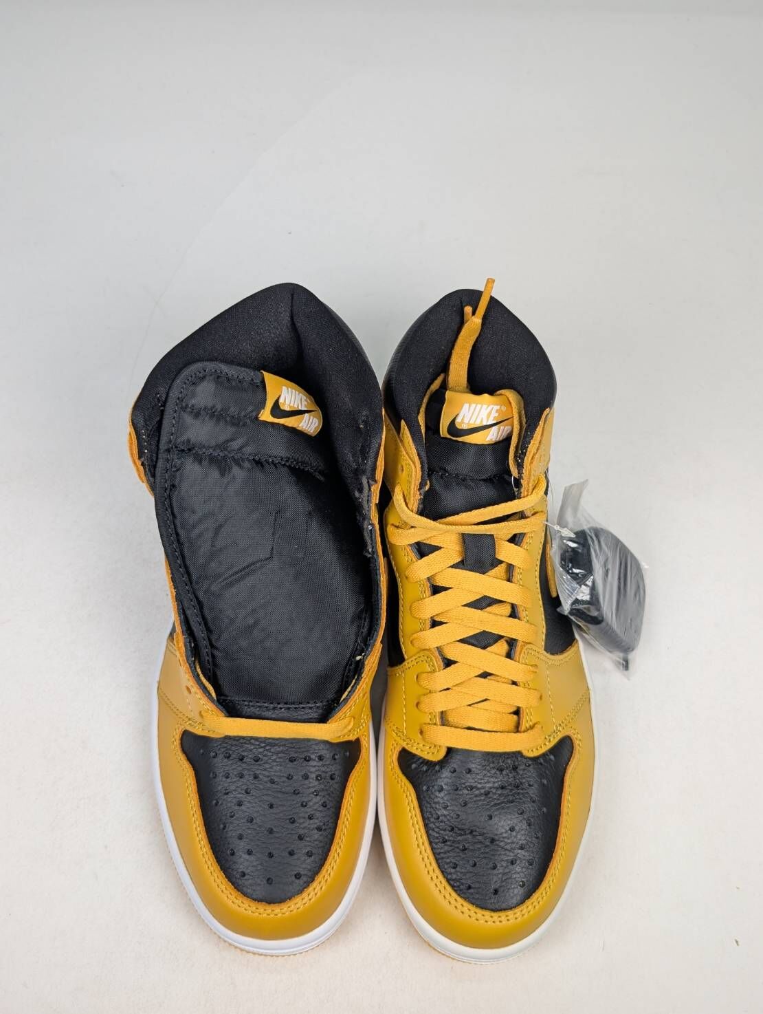 微瑕疵-左腳色差 555088-701/8 Air Jordan 1 High OG '' Pollen '' 黑黃 男款