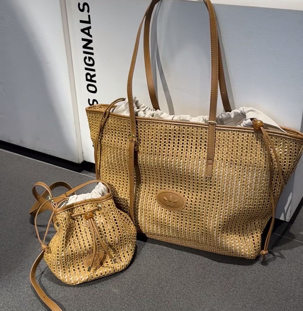 【Luxury】 Adidas 夏日風情 編織系列 單肩大包 手提肩背包 水桶包 沙灘包 藤編包 遮陽帽 藤編帽 半罩式圓頂帽 外出旅遊