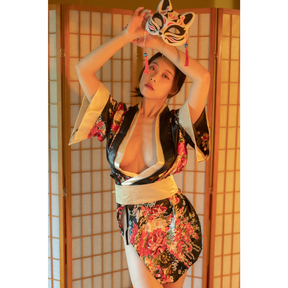 KR 夢幻遊郭 黑之花魁 奢華和服情趣套裝 KRW-185