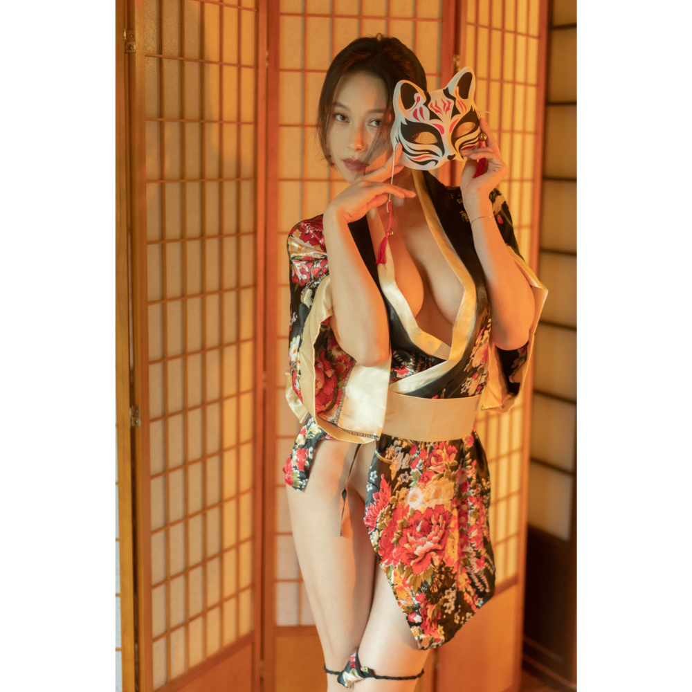 KR 夢幻遊郭 黑之花魁 奢華和服情趣套裝 KRW-185
