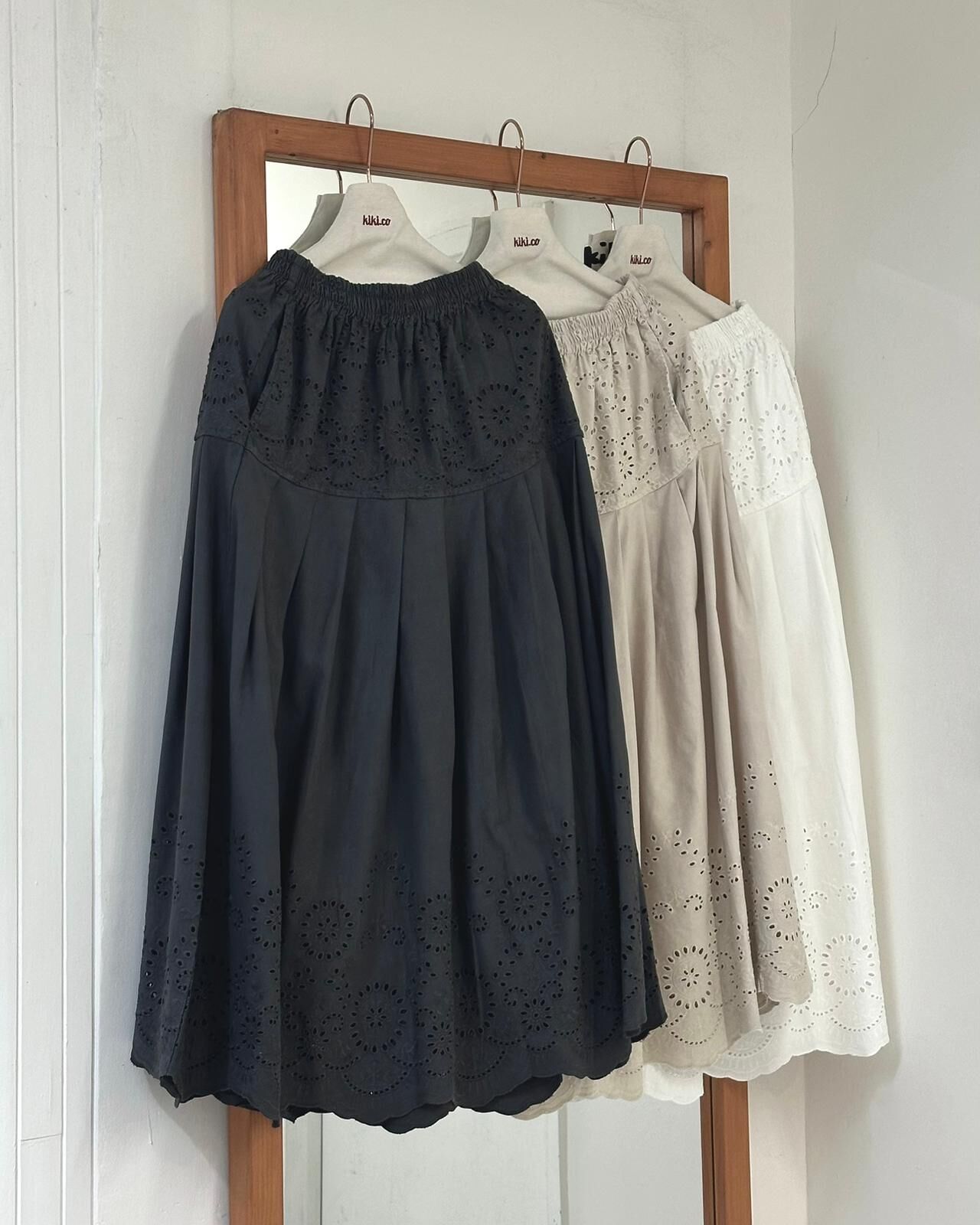 腰底刺繡通花褶褶半裙