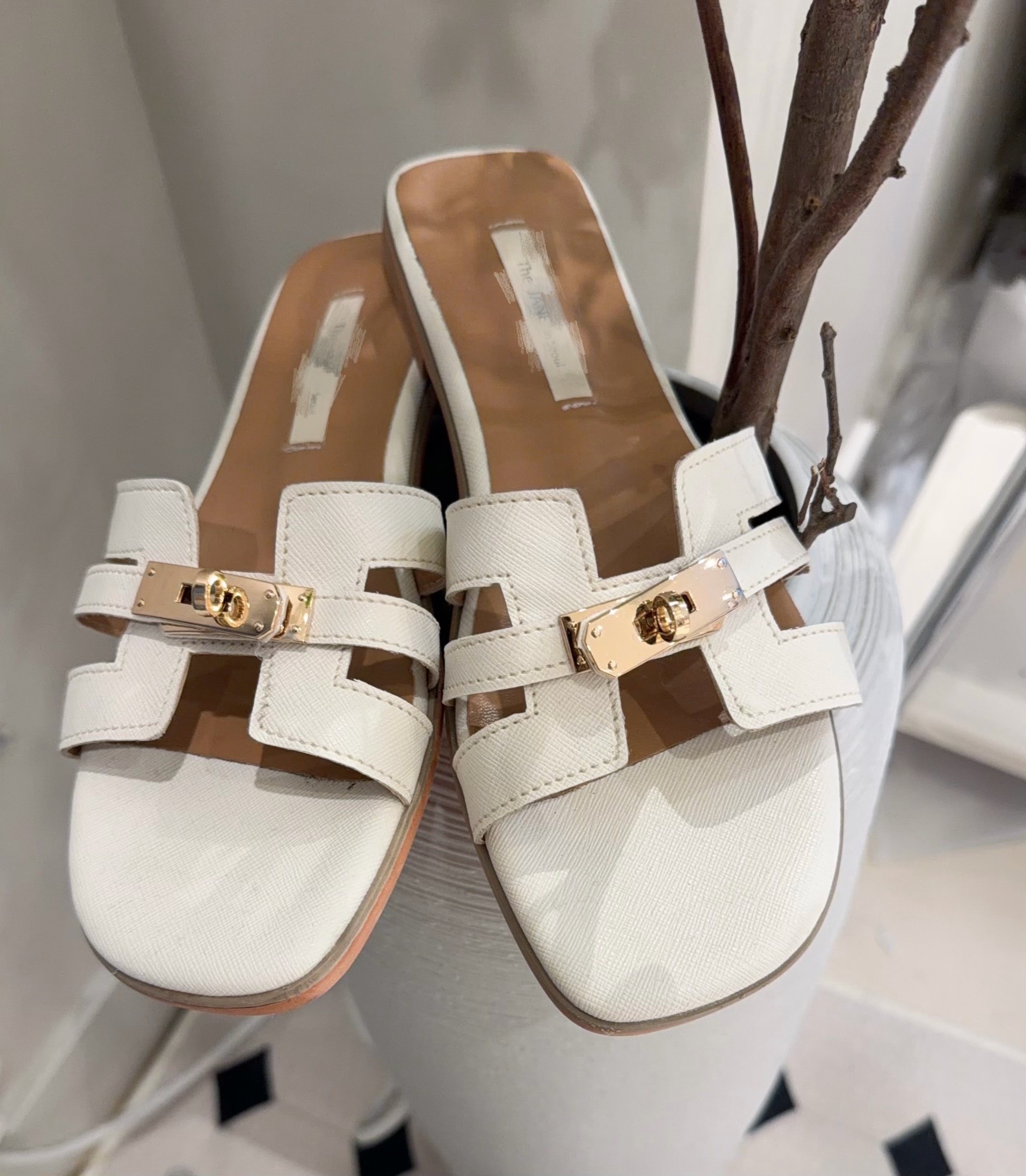 金扣款Sandals