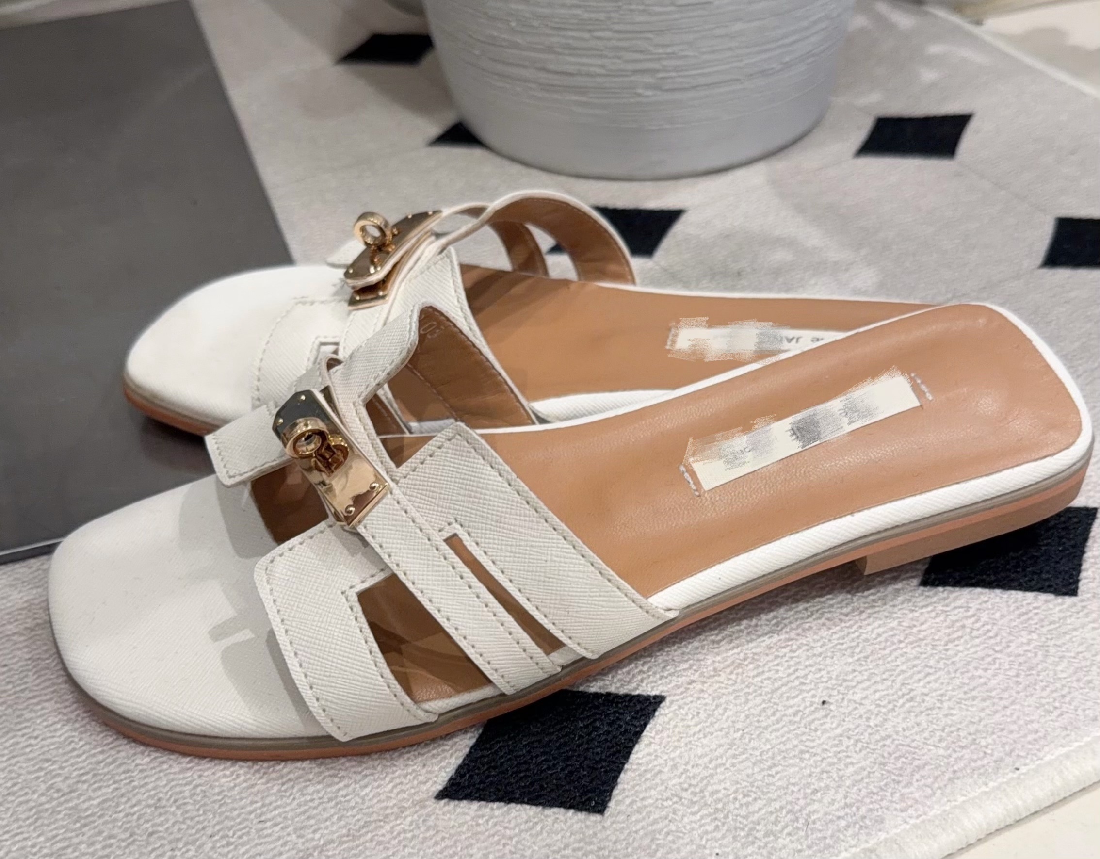 金扣款Sandals