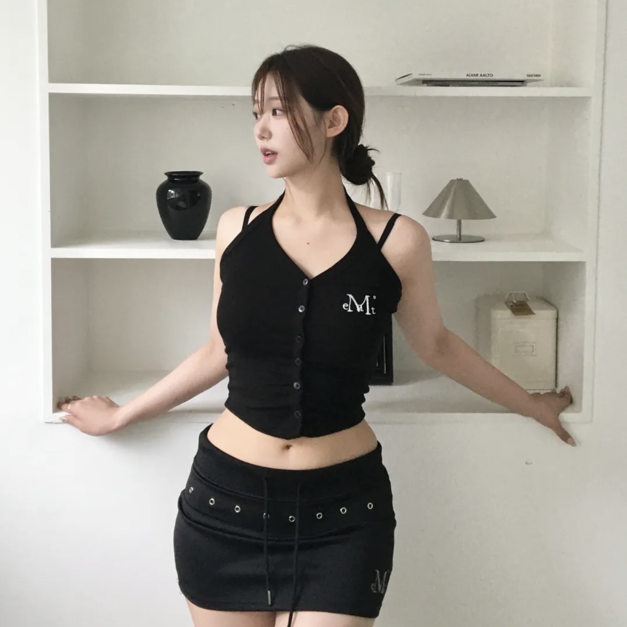 MUCENT 鏤空設計 綁帶 迷你裙 裙子 兩色 合身