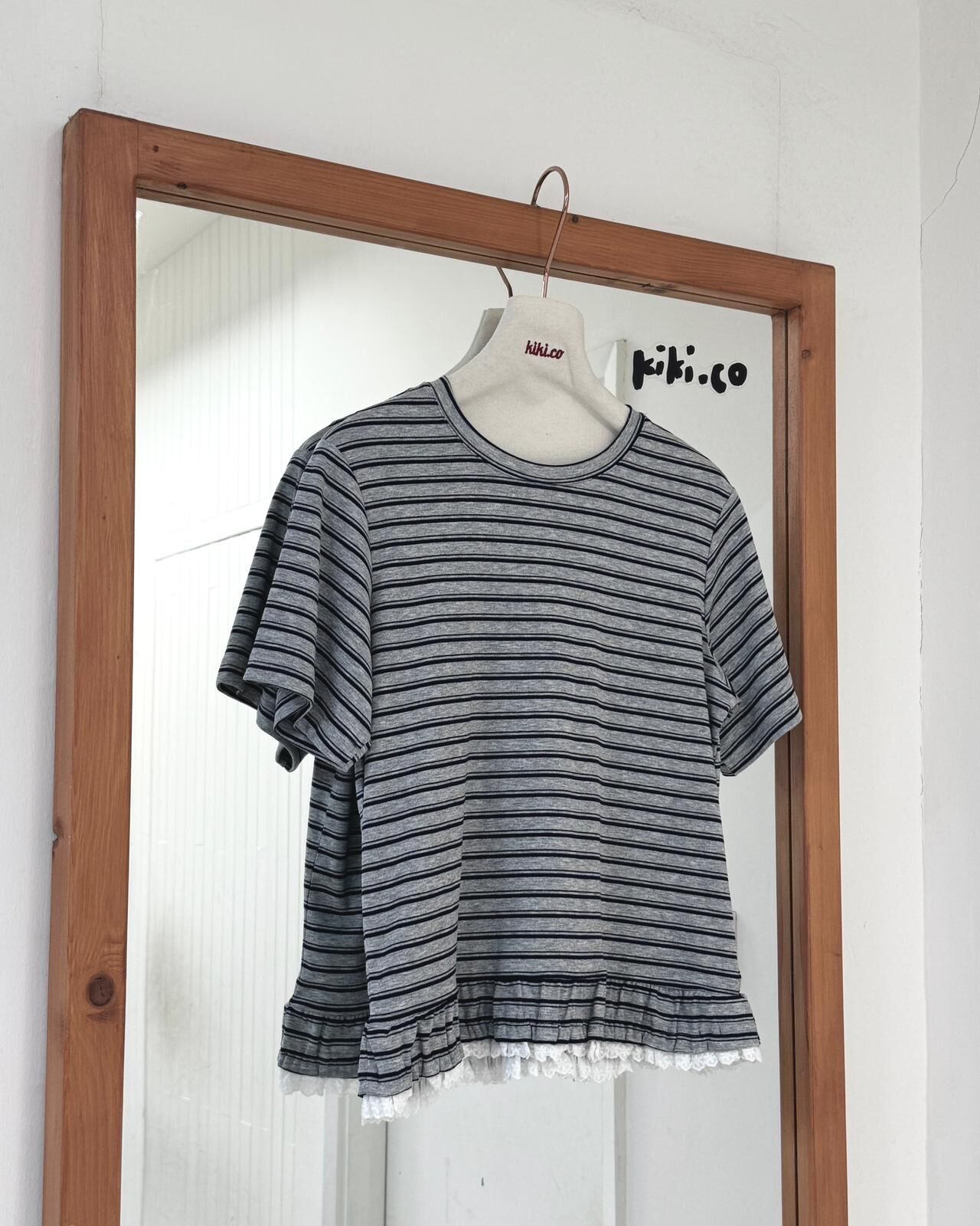 橫間花邊底彈性Tee