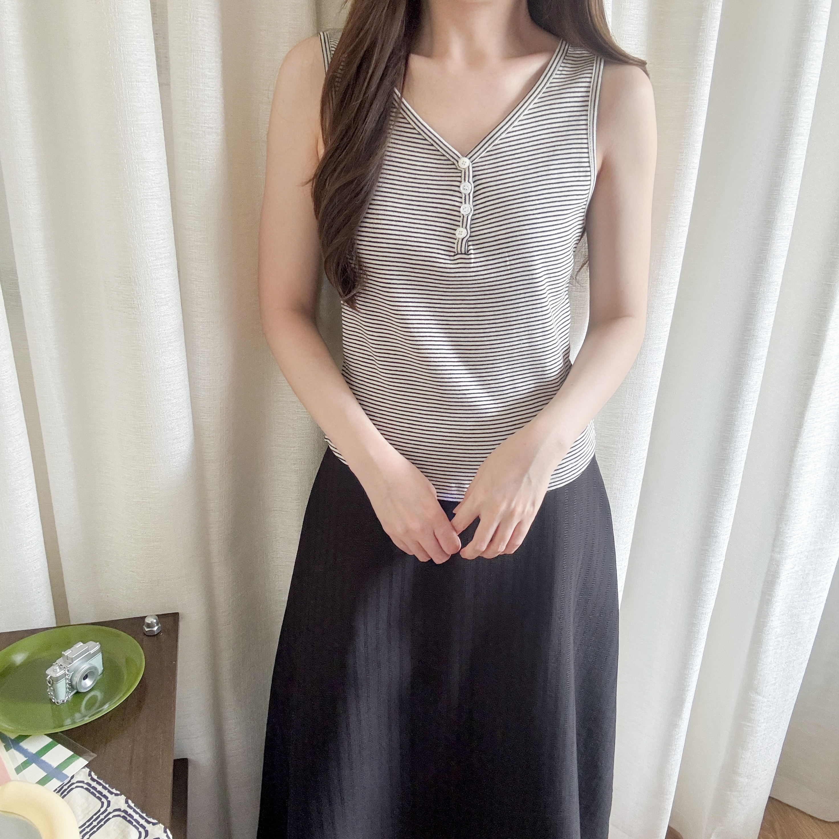 V領半開鈕橫間背心