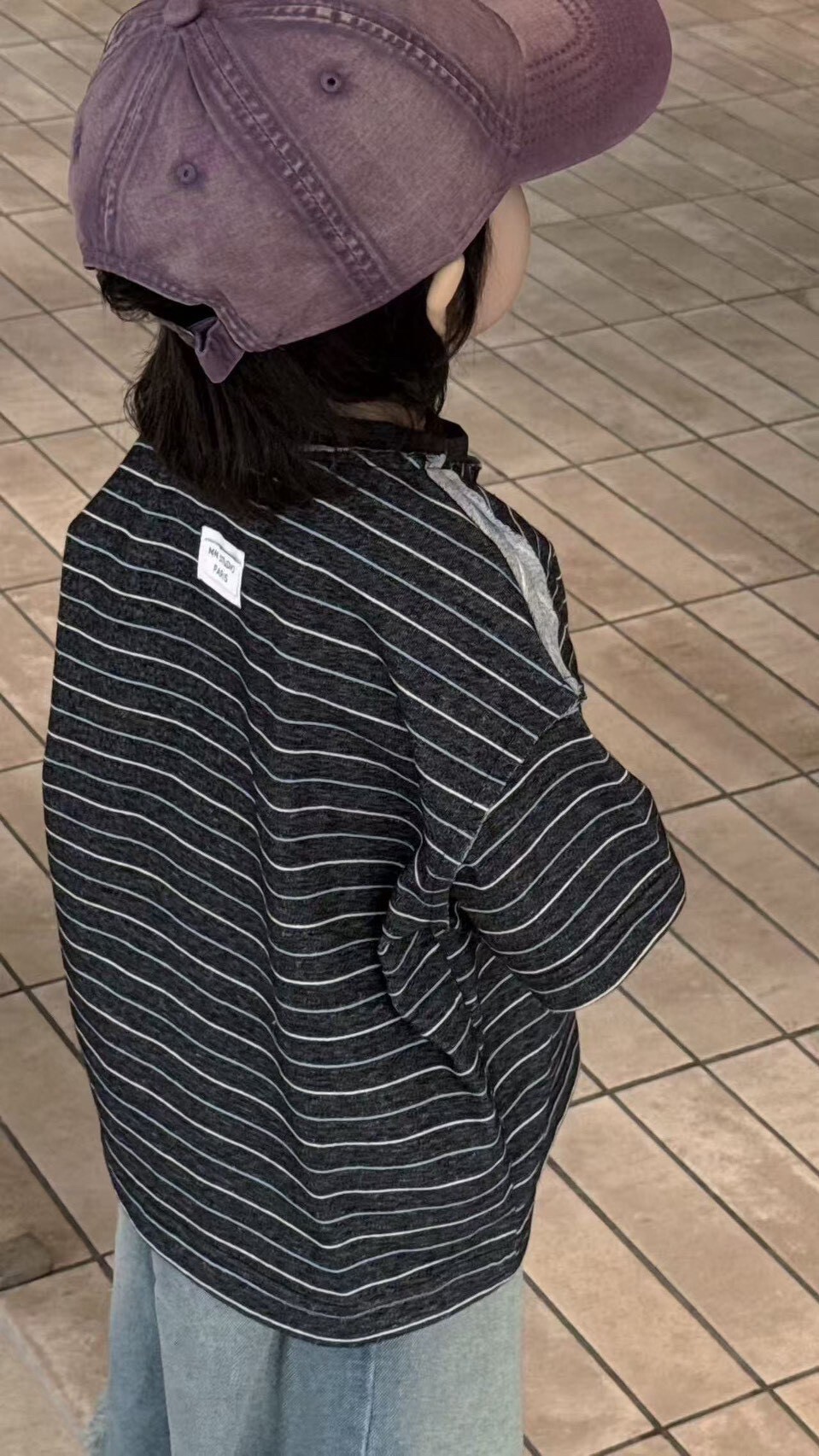 低調但很有型的那件上衣