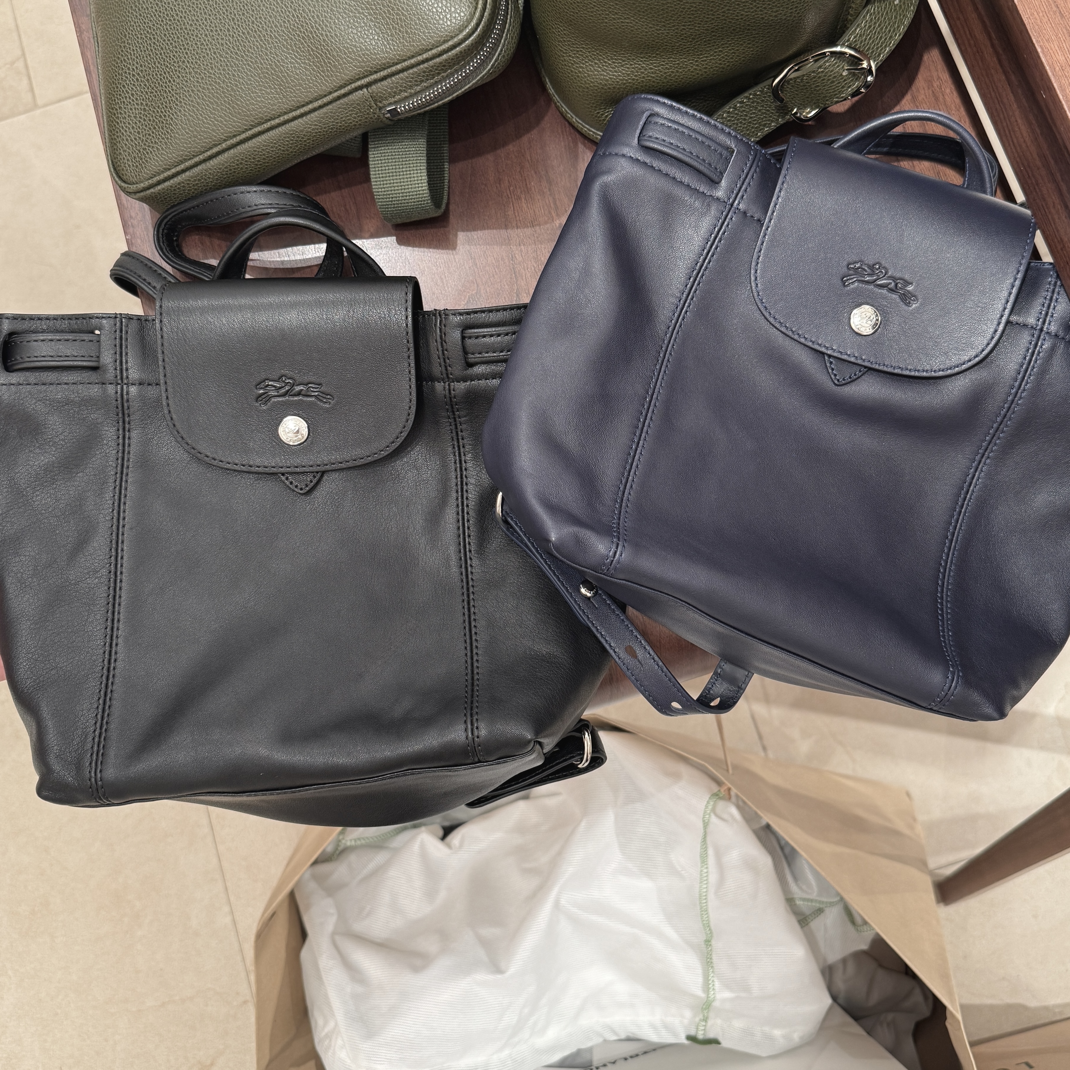 Longchamp le pliage cuir backpack black navy