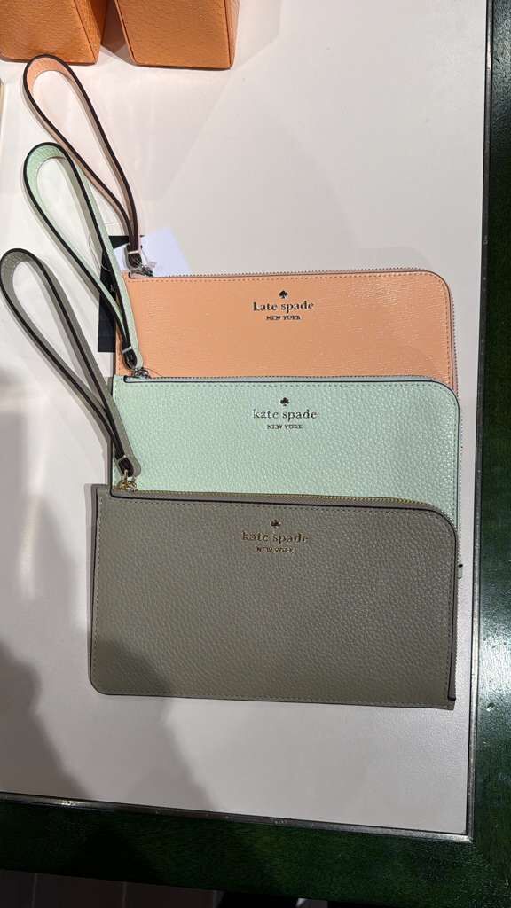 YV054 Kate Spade 中型荔枝紋皮革拉鍊腕帶包 20X11CM