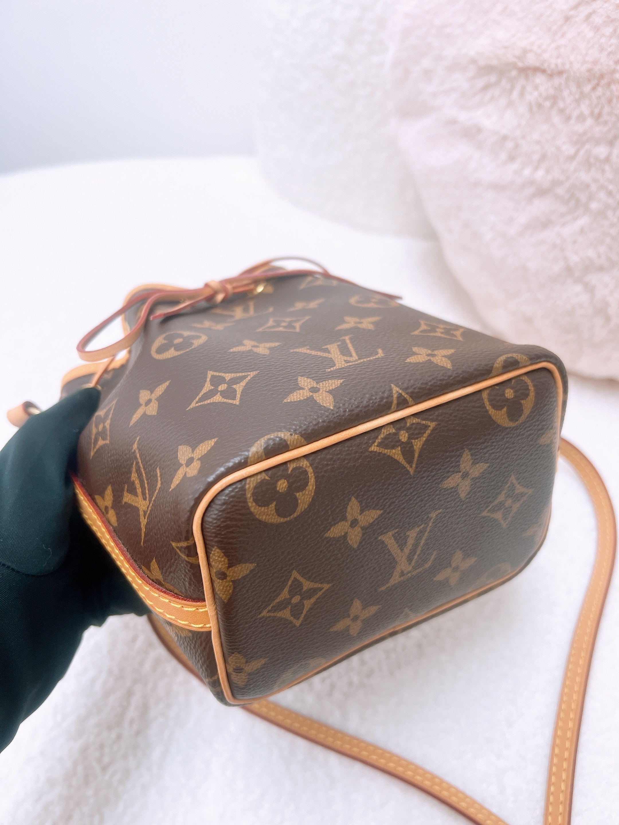 Lv noe nano drawstring bucket brown monogram