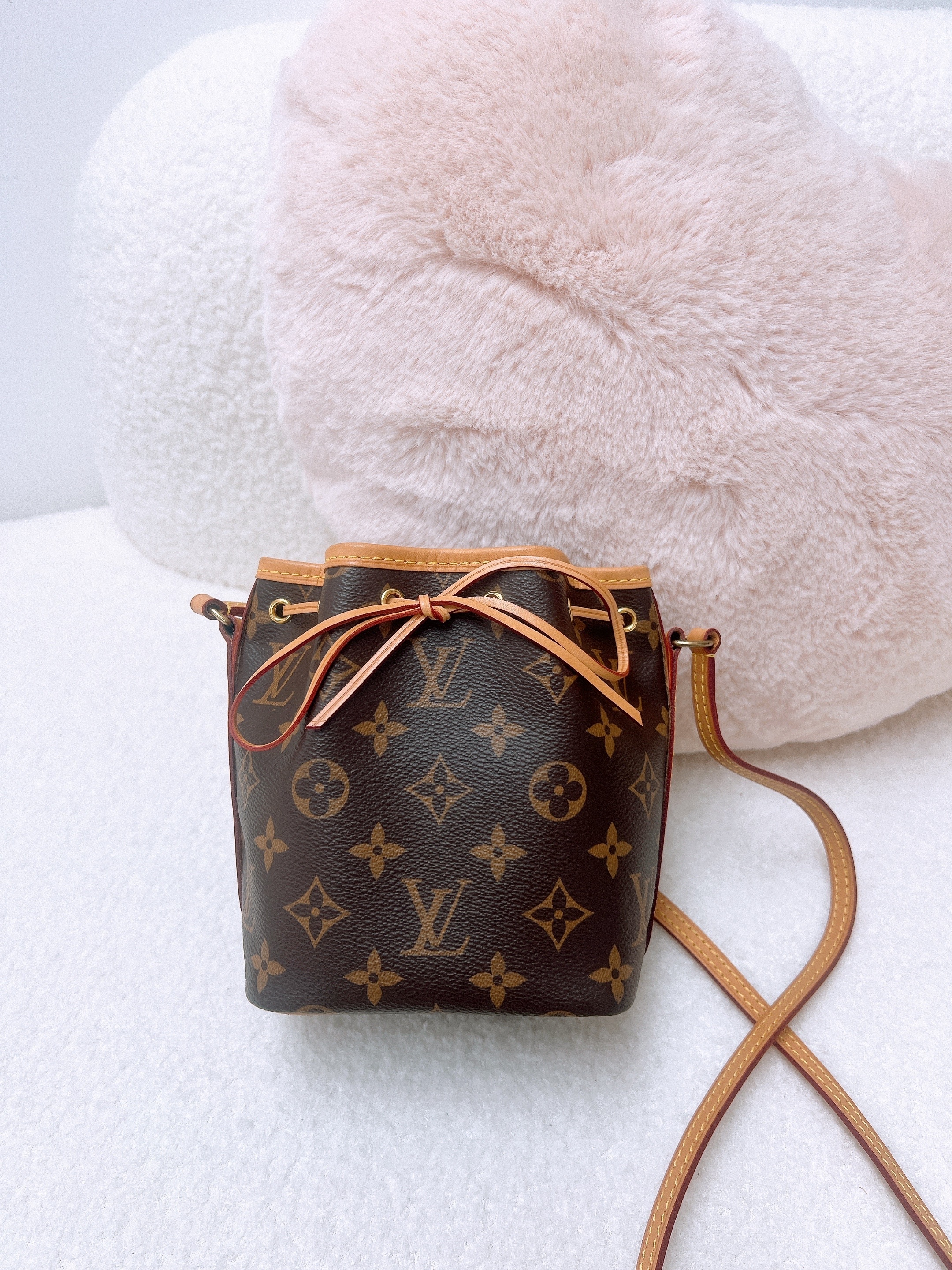Lv noe nano drawstring bucket brown monogram