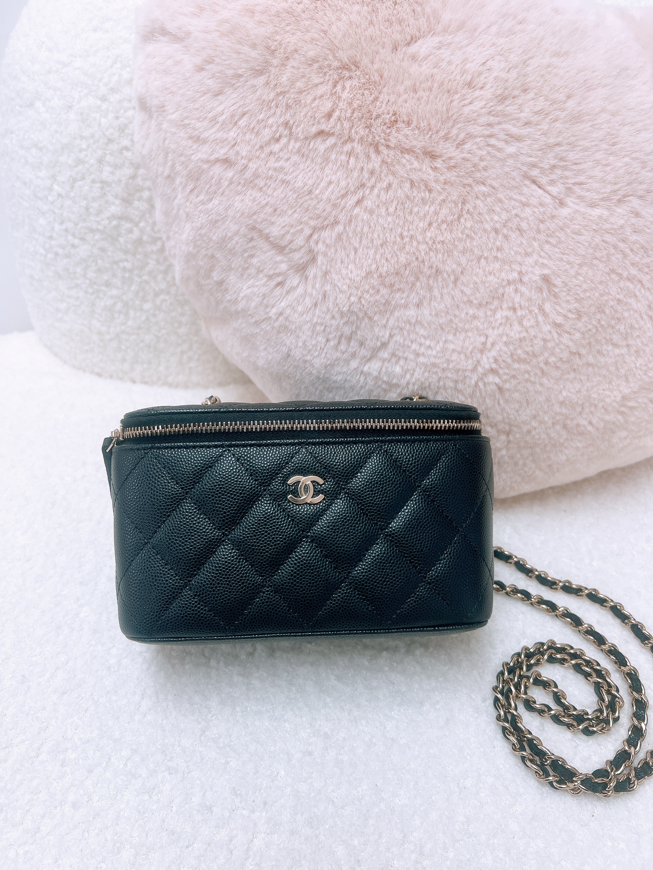 Chanel vanity (black caviar GHW/ 31x)