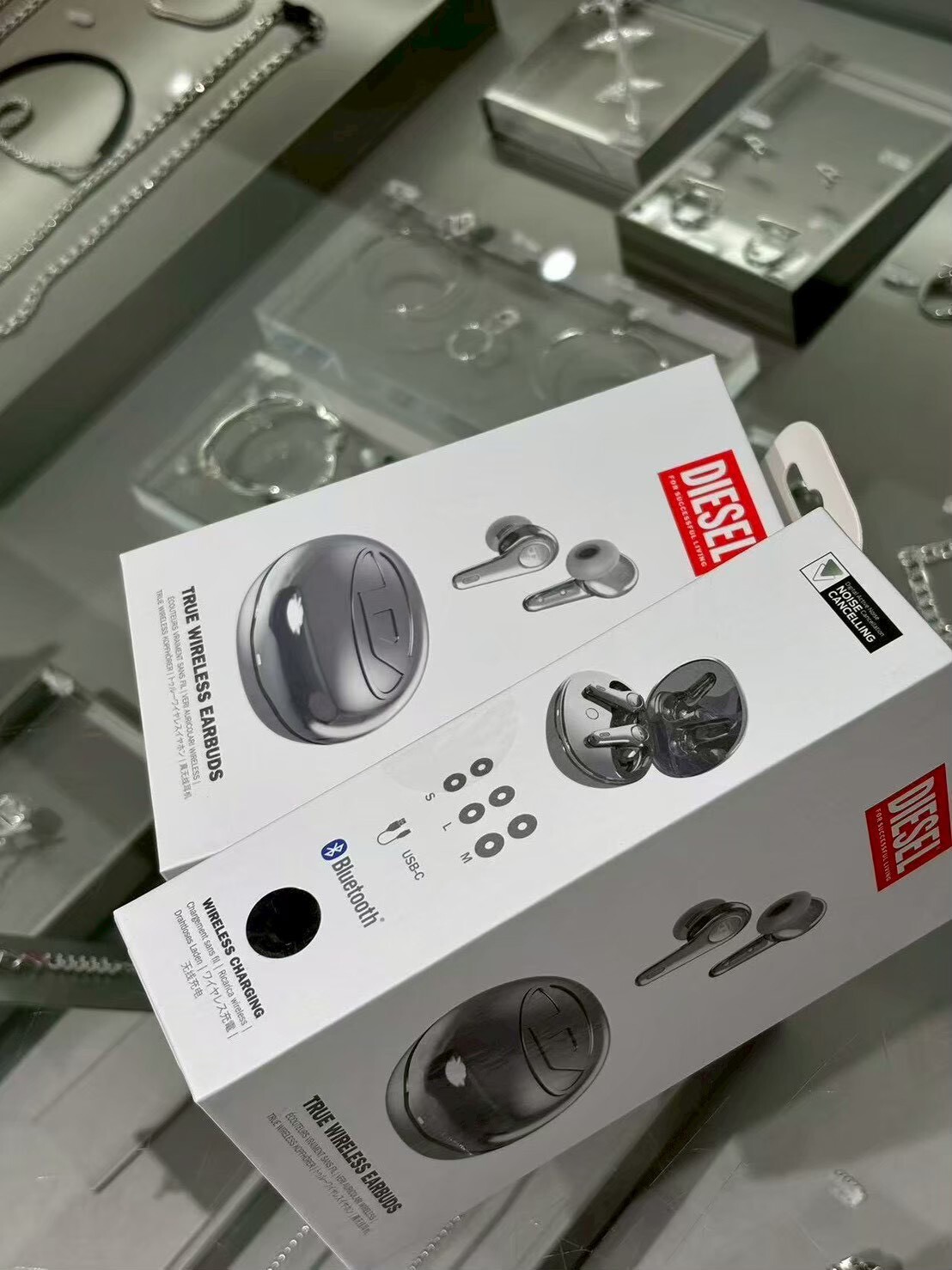 In-stock discount DIESEL silver metallic D logo Bluetooth earphones
