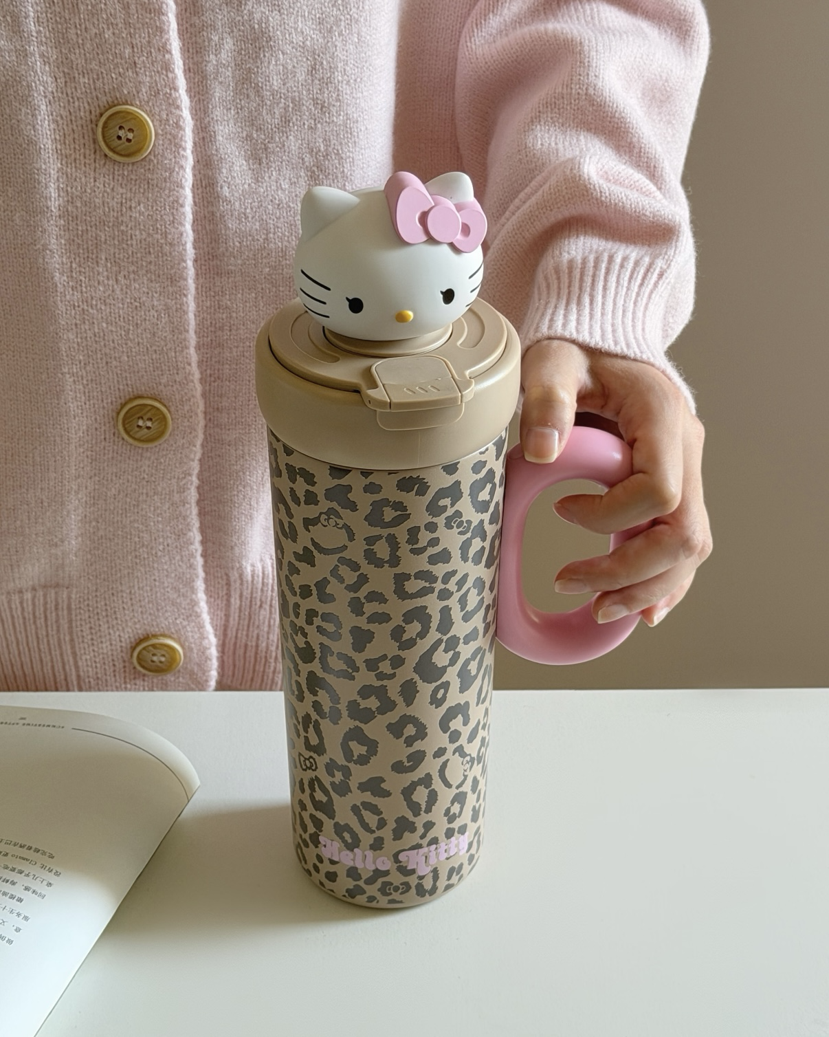 Hello Kitty x TBH野獸派 黑皮變色 豹紋保溫杯 附小包吊飾 藍色 粉色 700ml