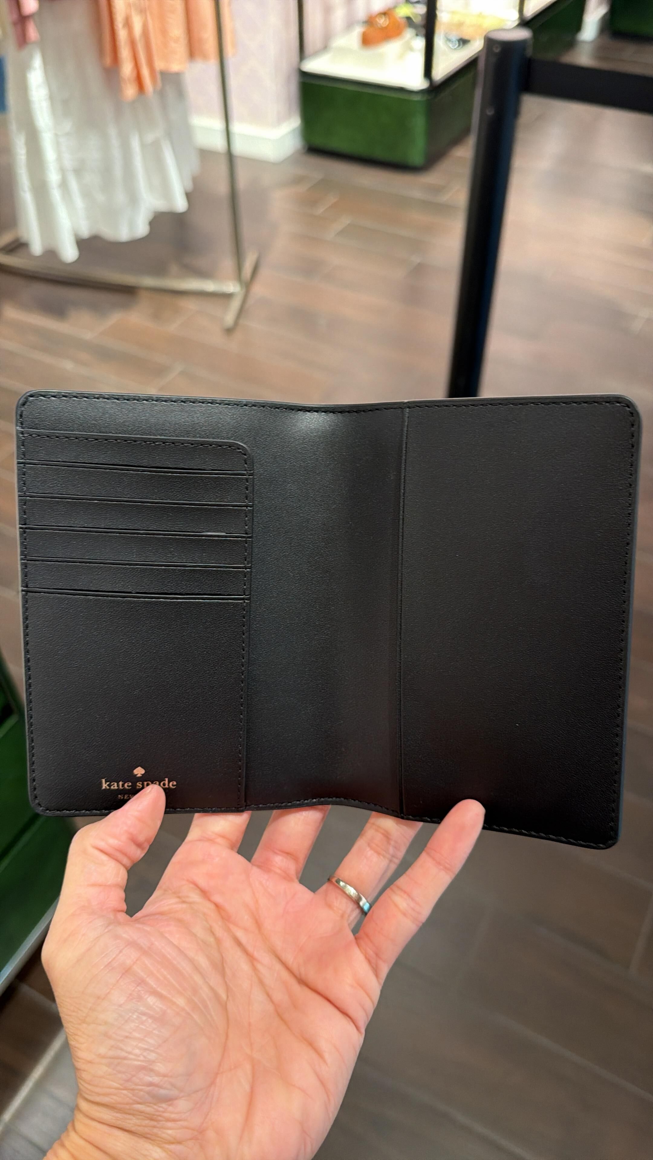 YV079 Kate Spade 淨色LOGO PASSPORT套