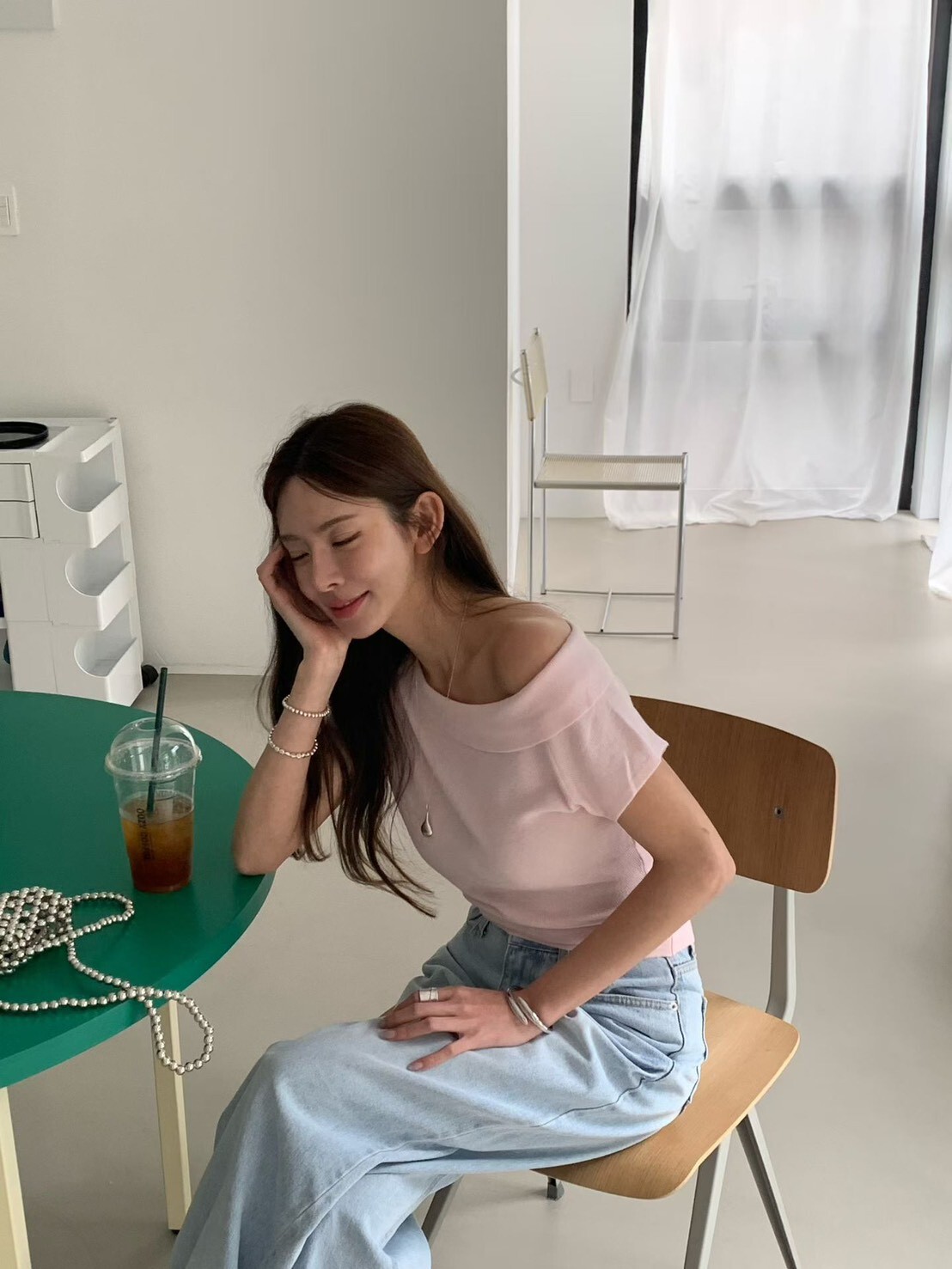 斜翻領露肩上衣