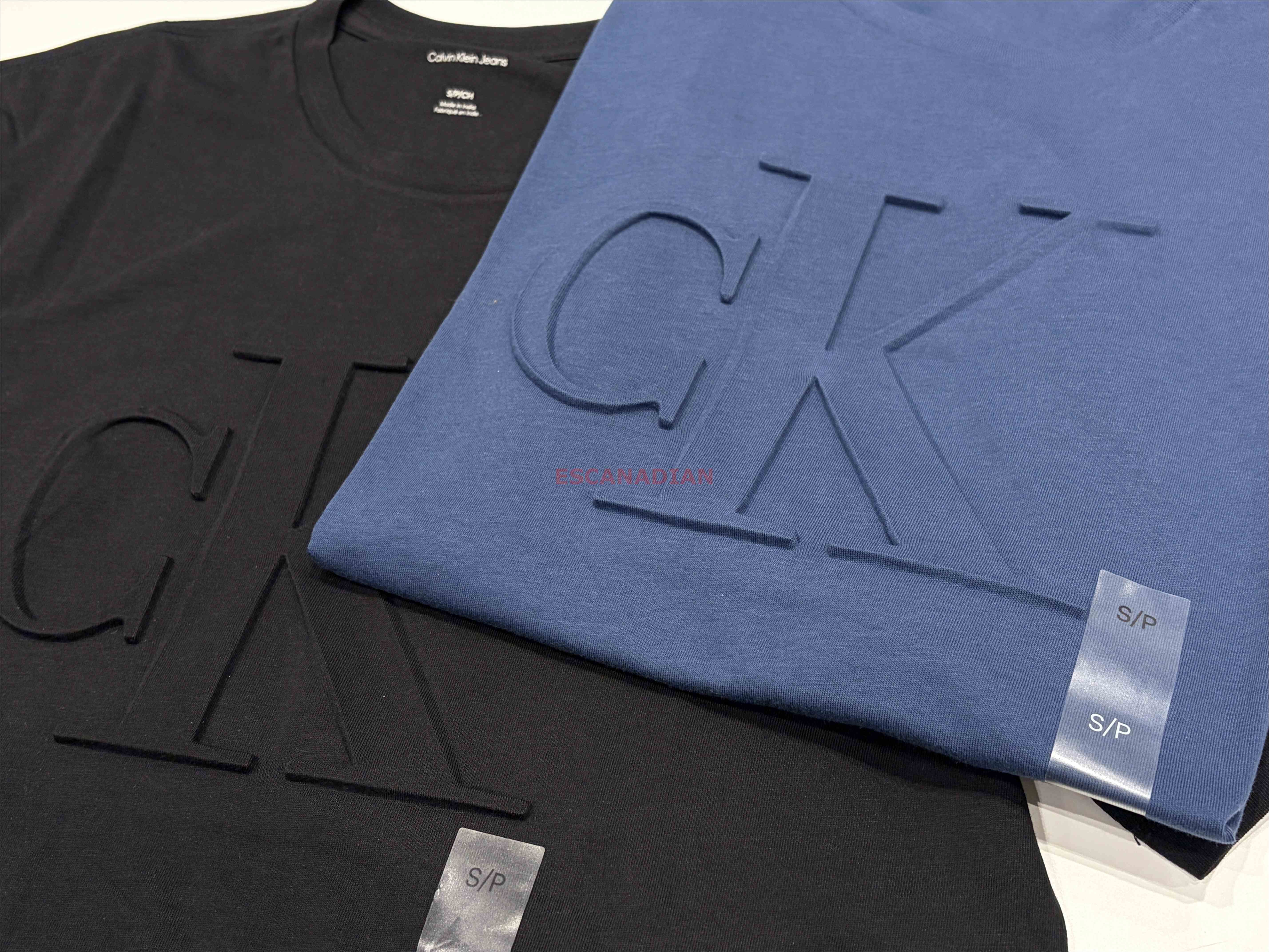 CK 男大人 立體壓印 大字樣圖案 短TEE (2色)