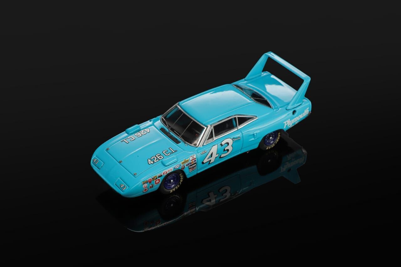 PO-$150 * MIRAGE * 1:64 PLYMOUTH SUPERBIRD BLUE RACE CAR #43