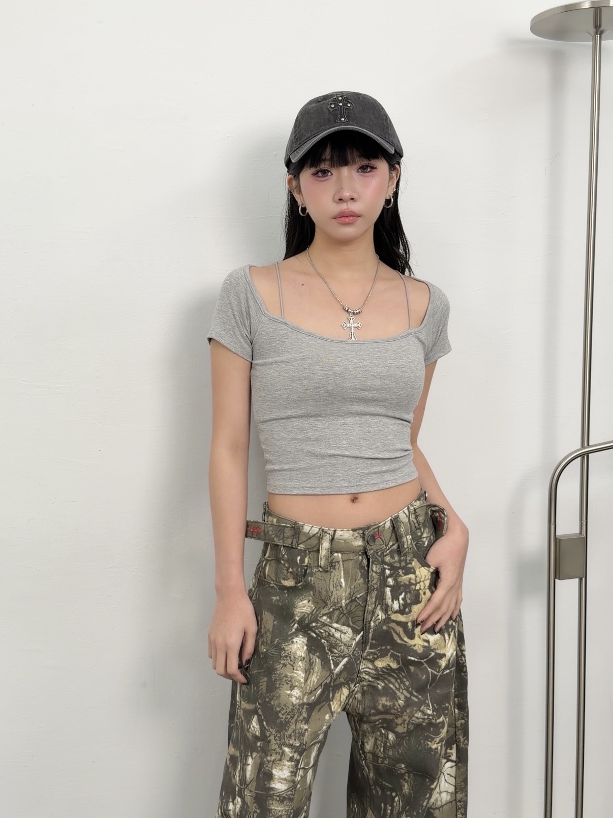 F03 現貨品牌自訂款 性感肩帶胸墊短袖上衣（胸墊可拆）