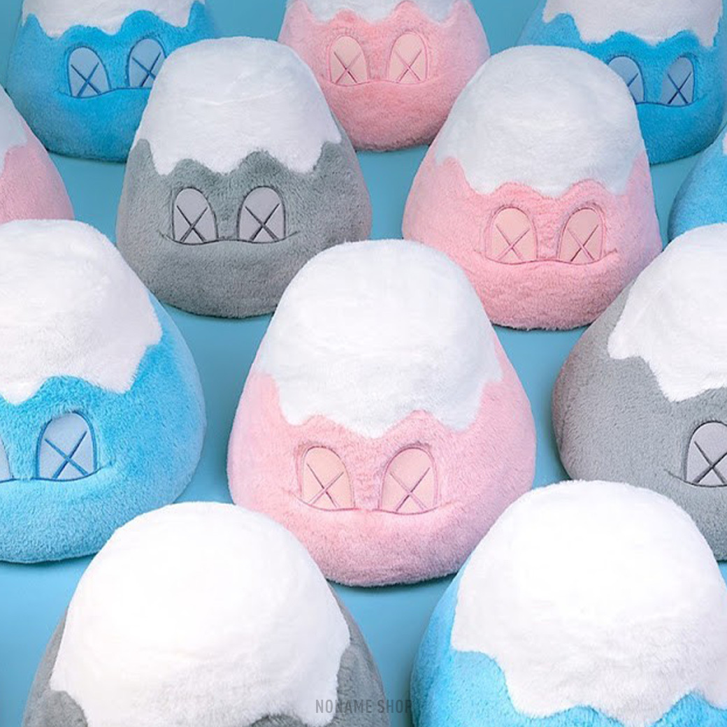 <<現貨供應!!!>> KAWS HOLIDAY JAPAN Fuji 日本限定 富士山 限量 抱枕 三色